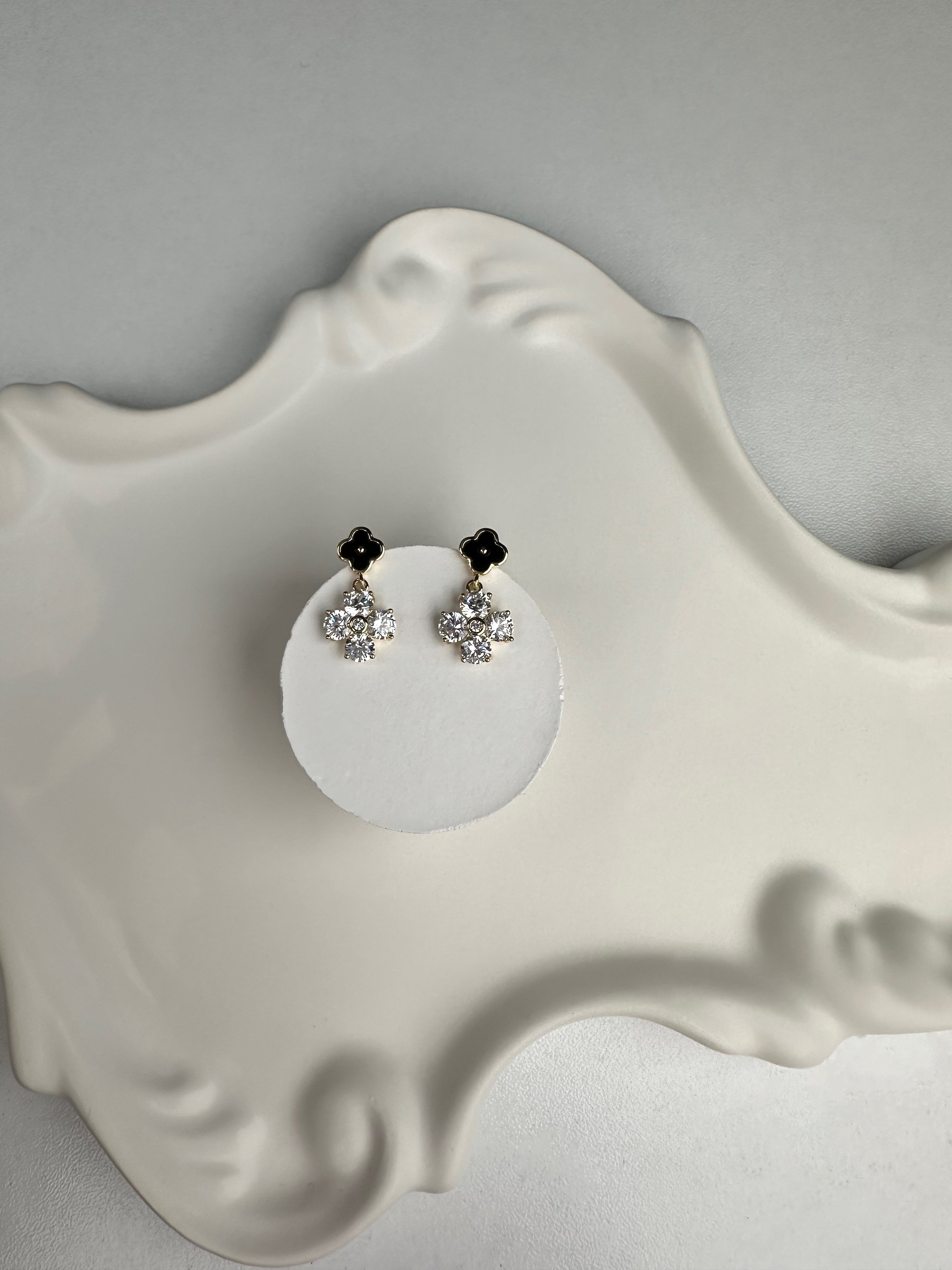 Özel Seri Mini Yonca Taşlı Gold Küpe