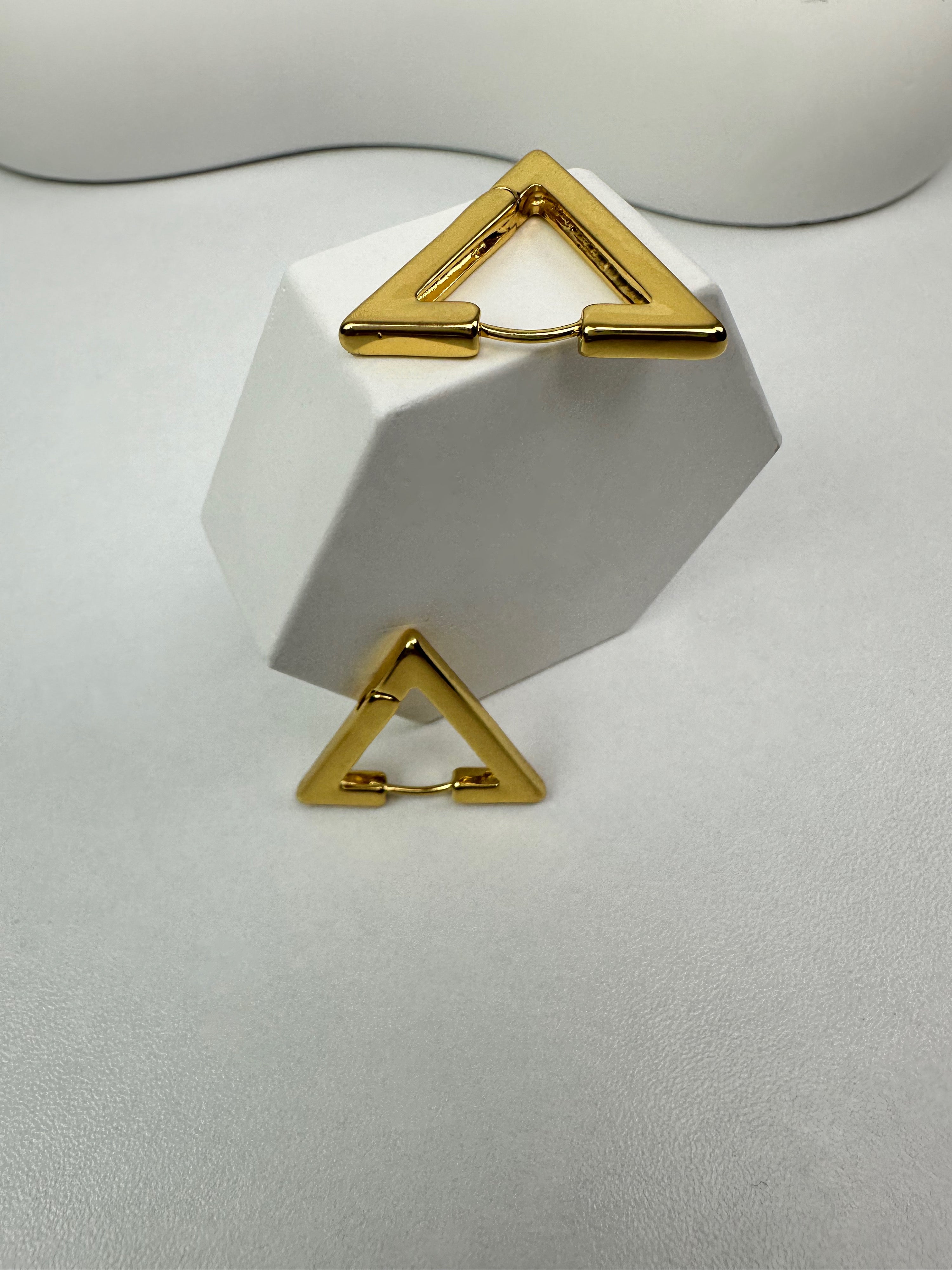 Özel Seri Üçgen Gold Küpe