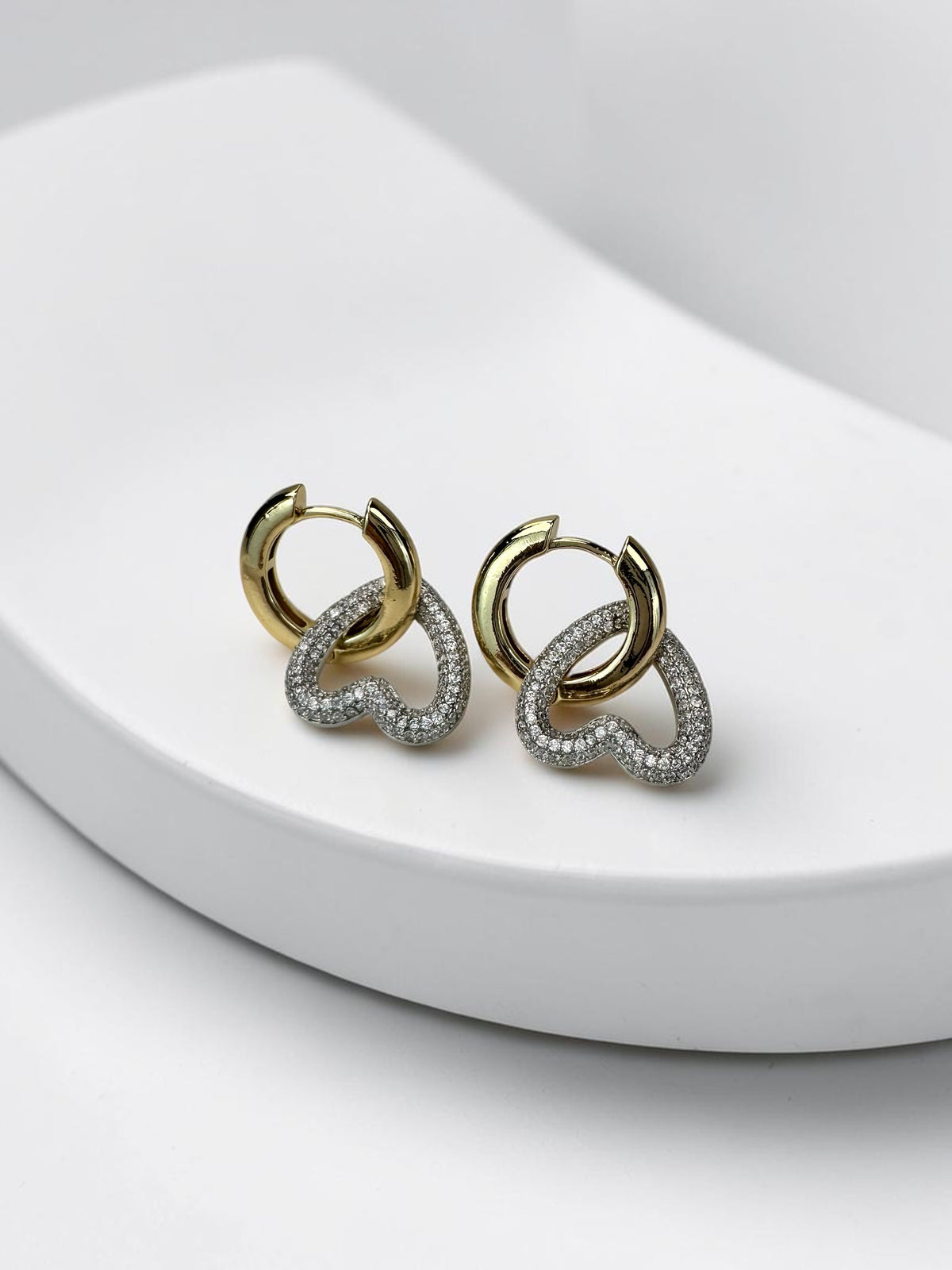 Kalpli Sallantılı Gold Küpe