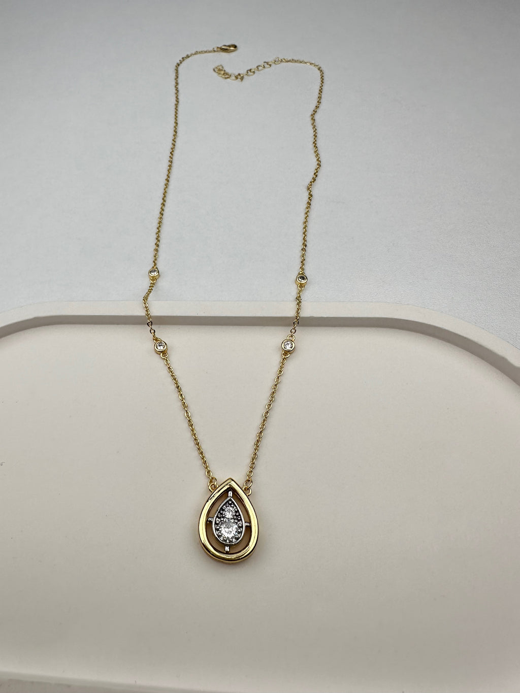 Özel Seri Damla Zirkon Taş Kolye