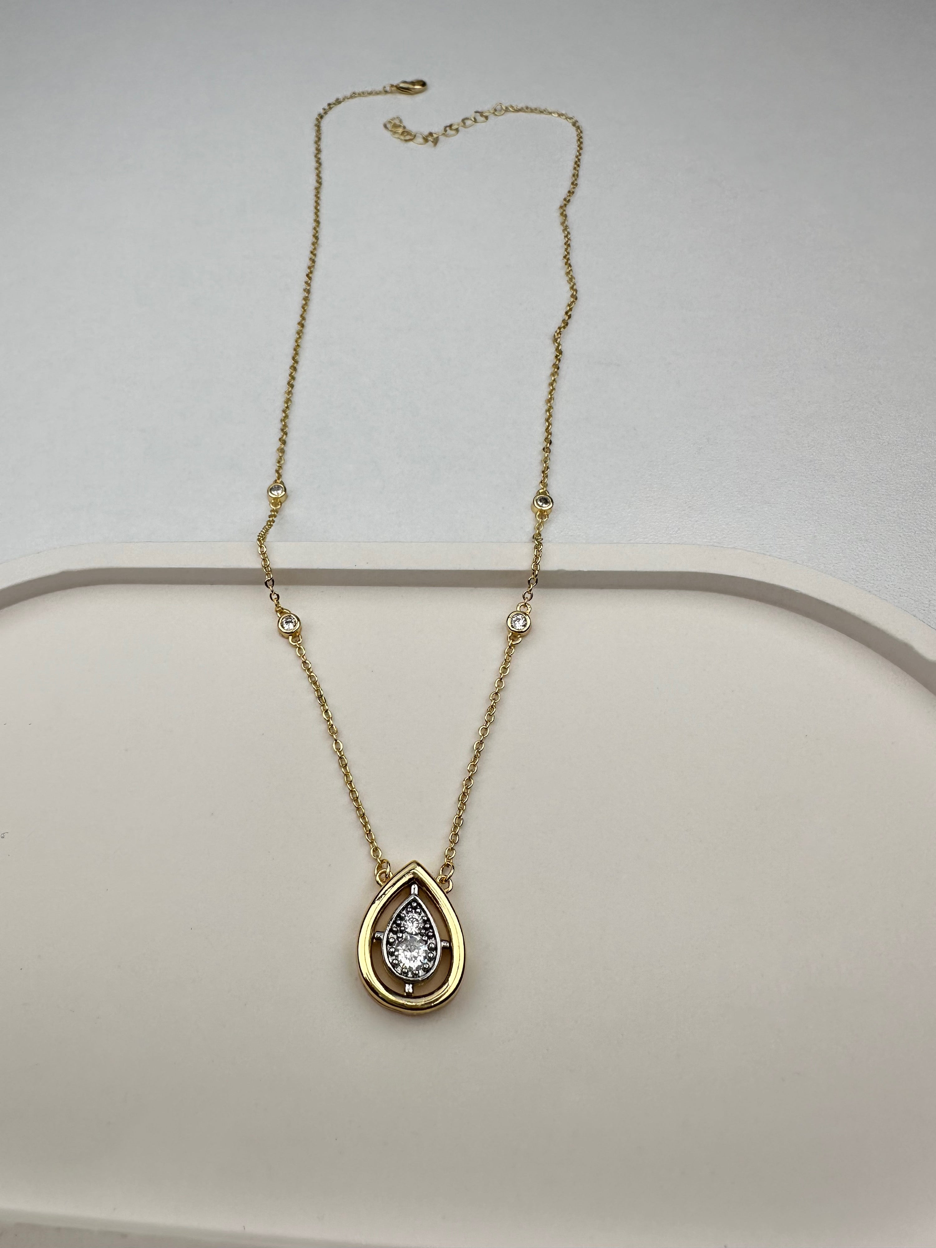 Özel Seri Damla Zirkon Taş Kolye