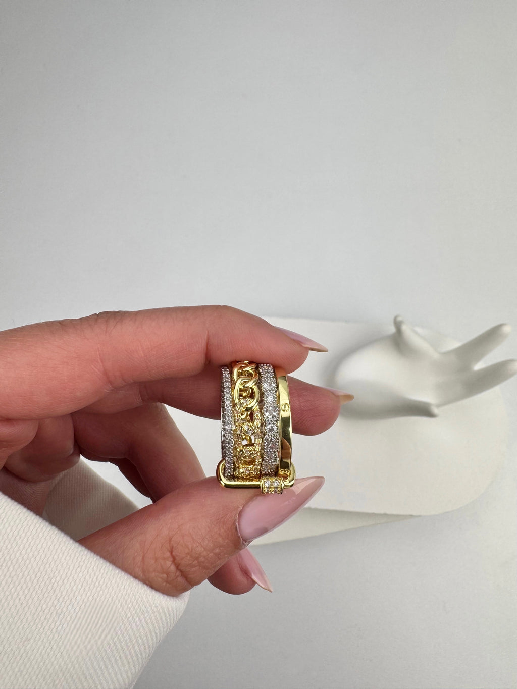 Taşlı Sarmal Spinelli Yüzük