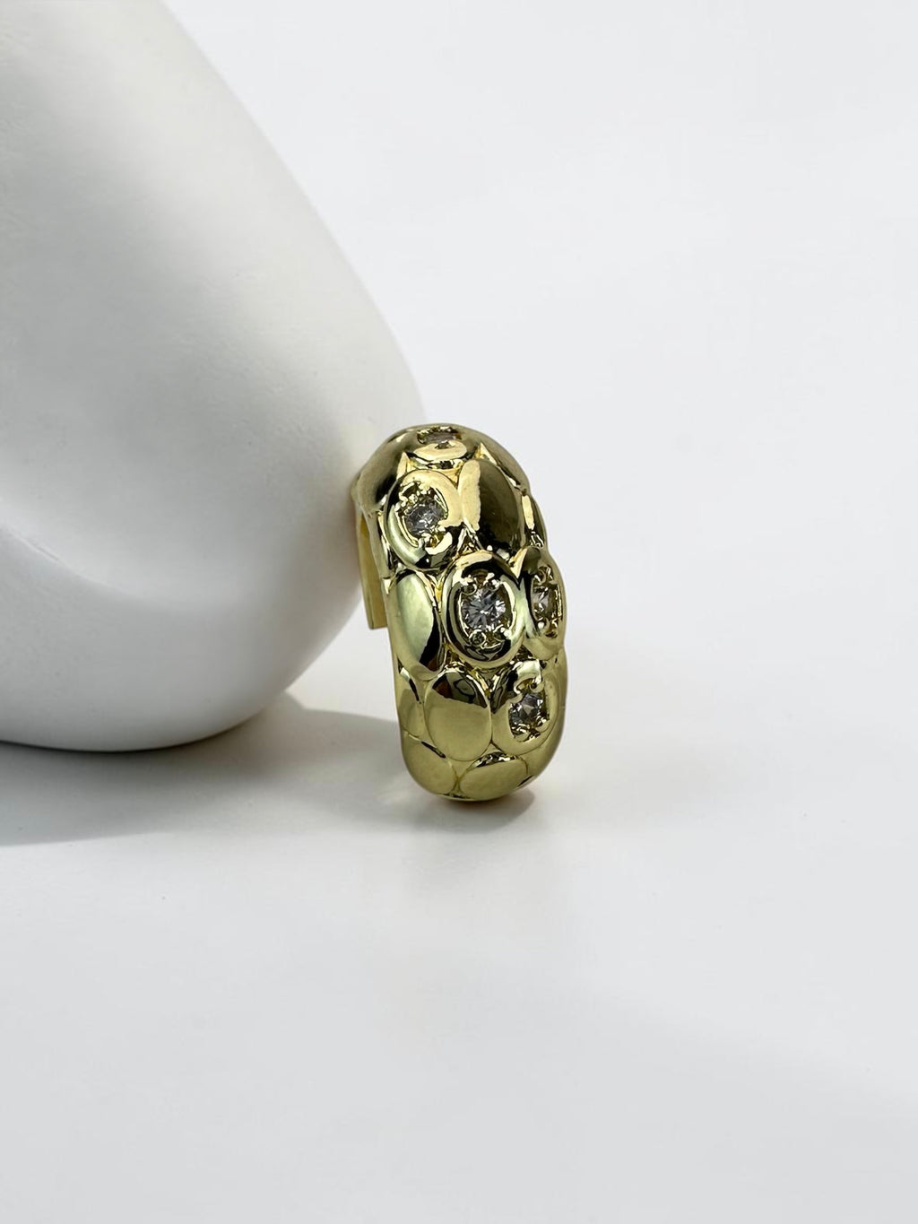 Marka Model Gold Kıkırdak Küpe