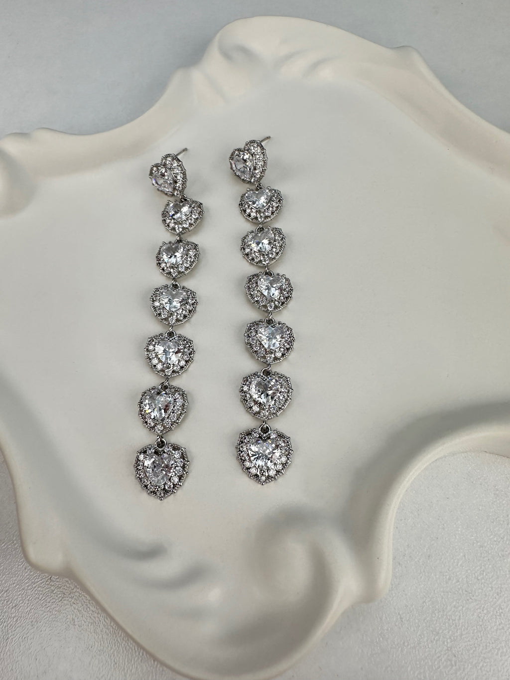 VİP Seri Kalp Desenli Taşlı Küpe