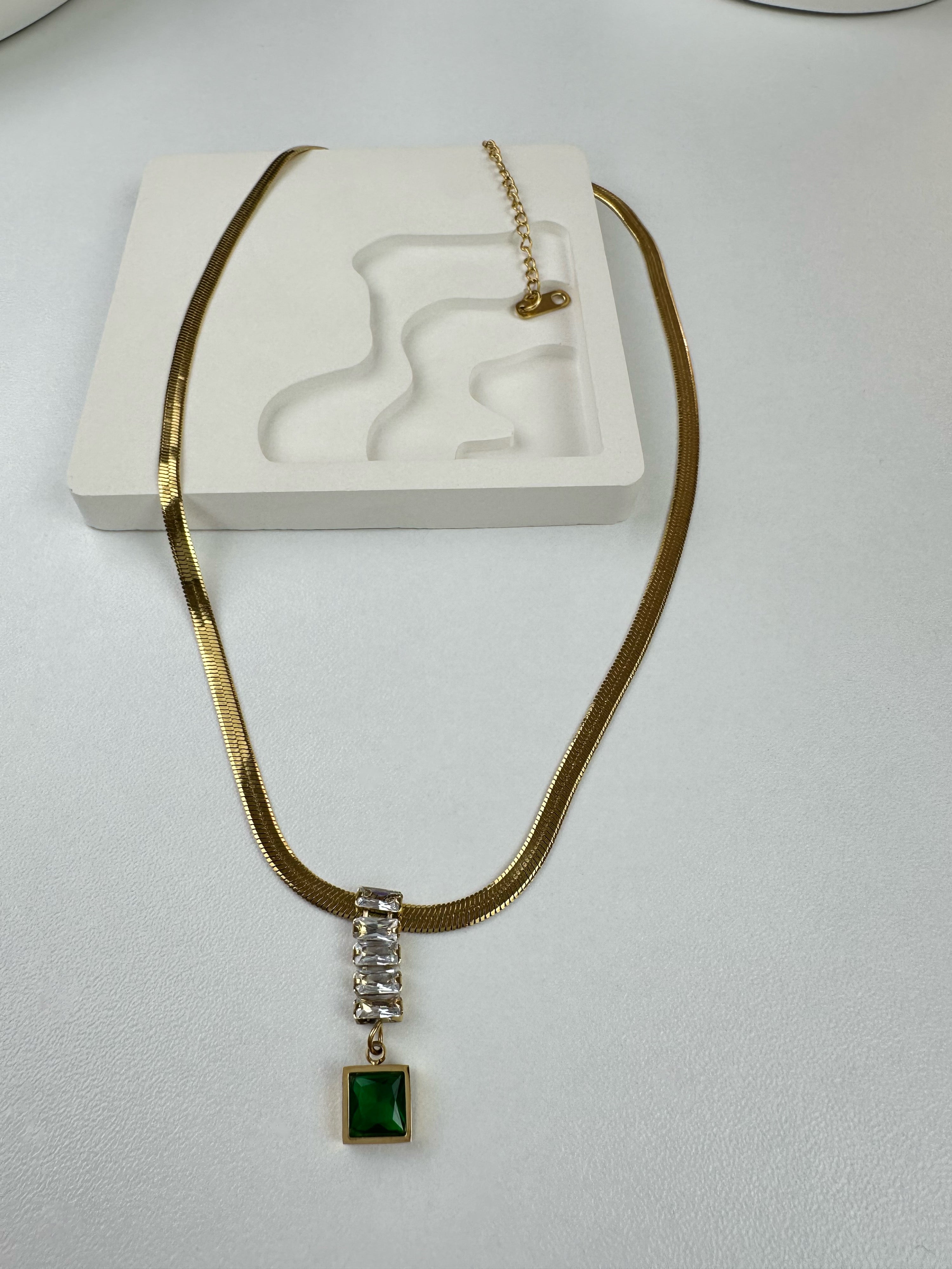 Zümrüt Yeşil Taşlı Gold Kolye