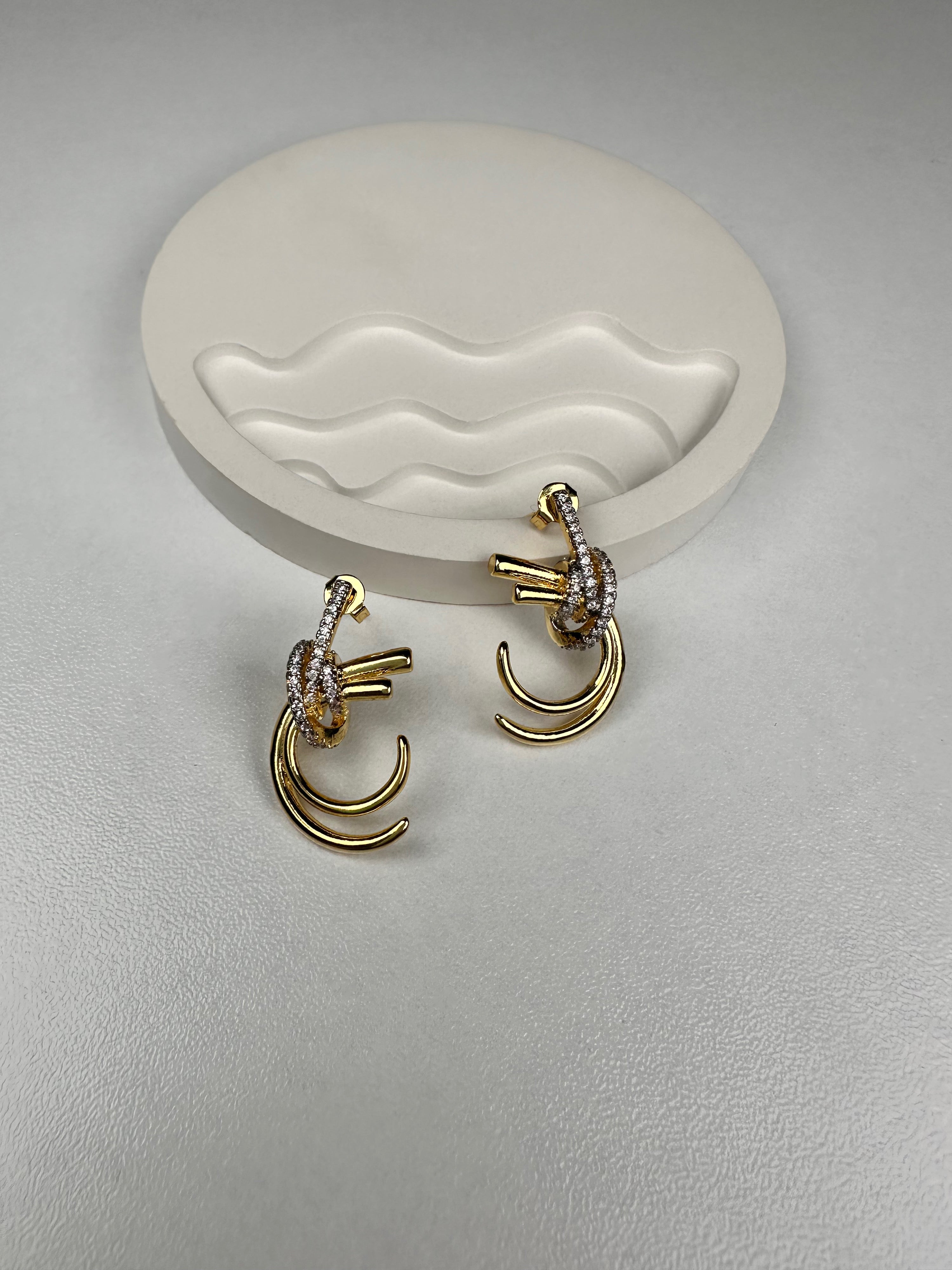 Özel Seri Taşlı Gold Küpe