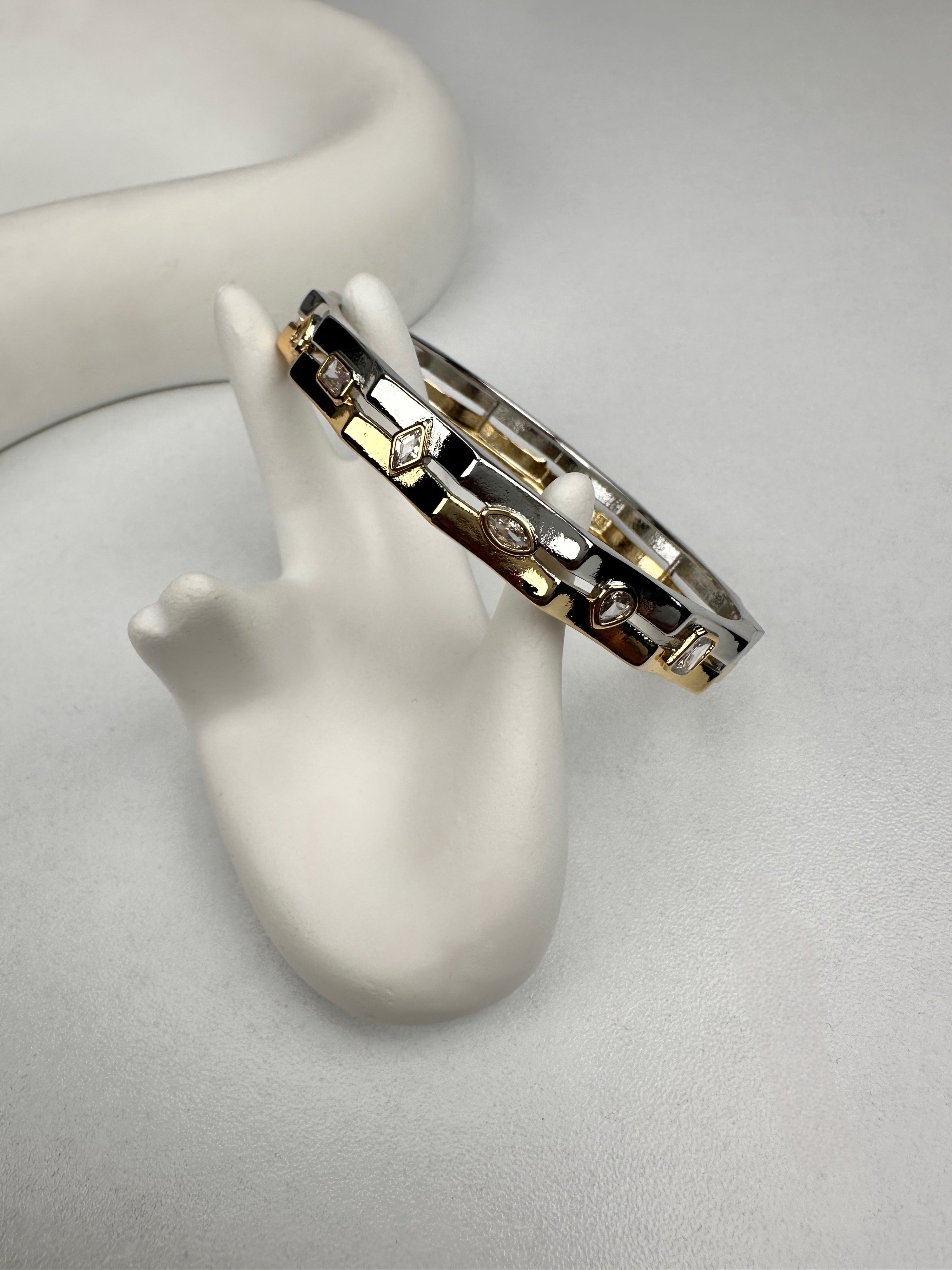 Özel Seri Damla Taşlı Gold Gümüş Kelepçe Bileklik