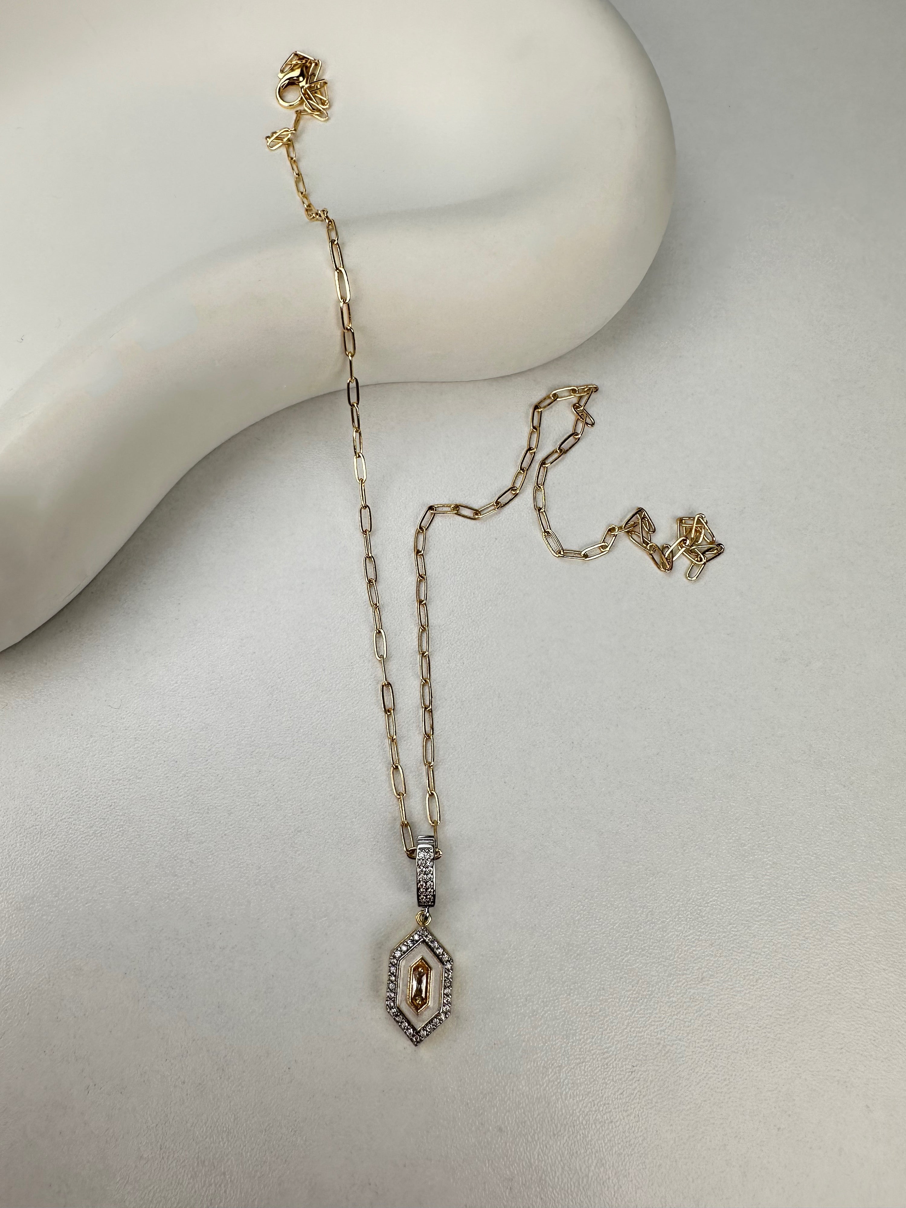 Özel Seri Fütüristik Desen Gold Kolye