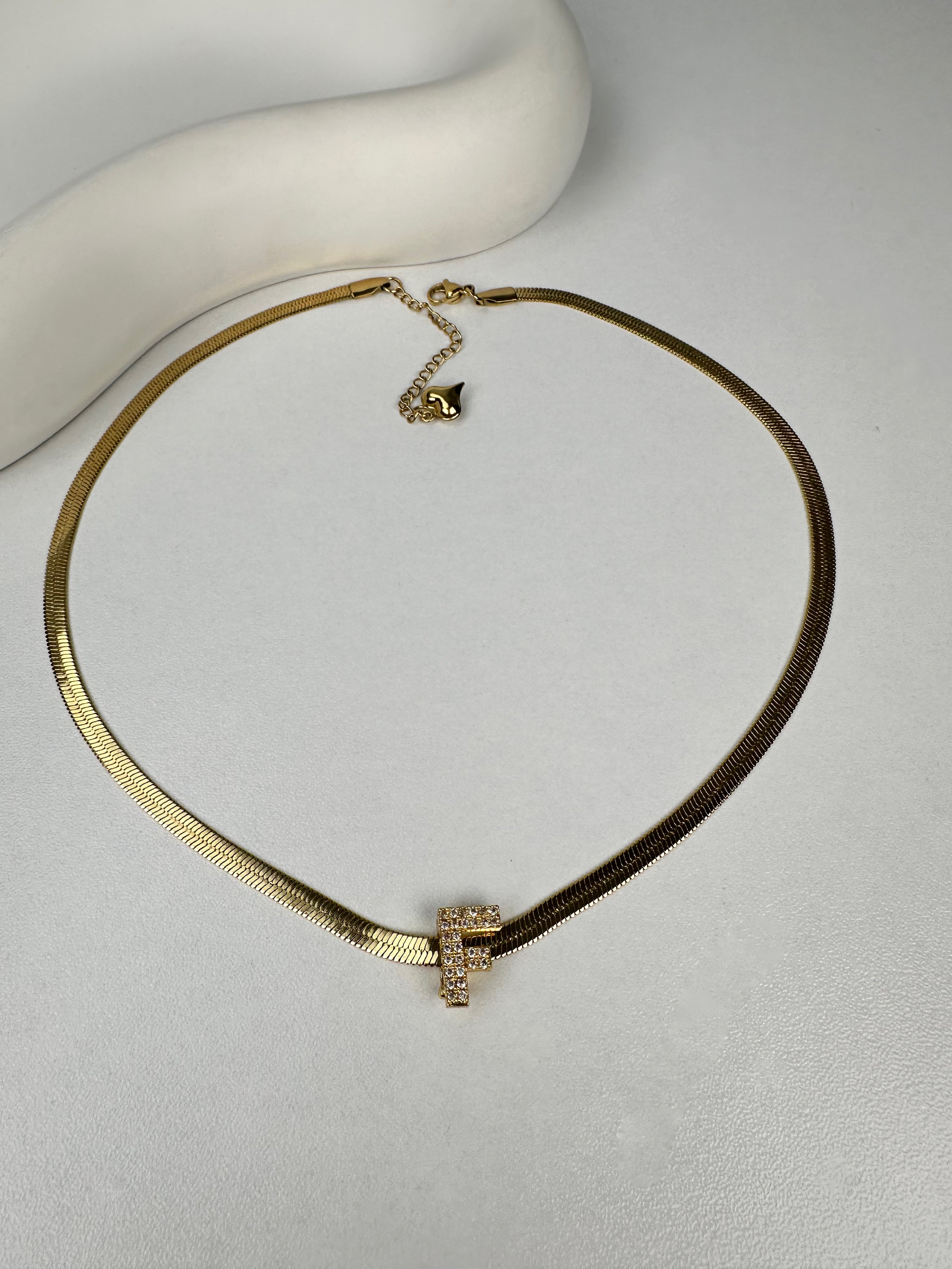 Özel Seri Taşlı Çelik Harf Kolye