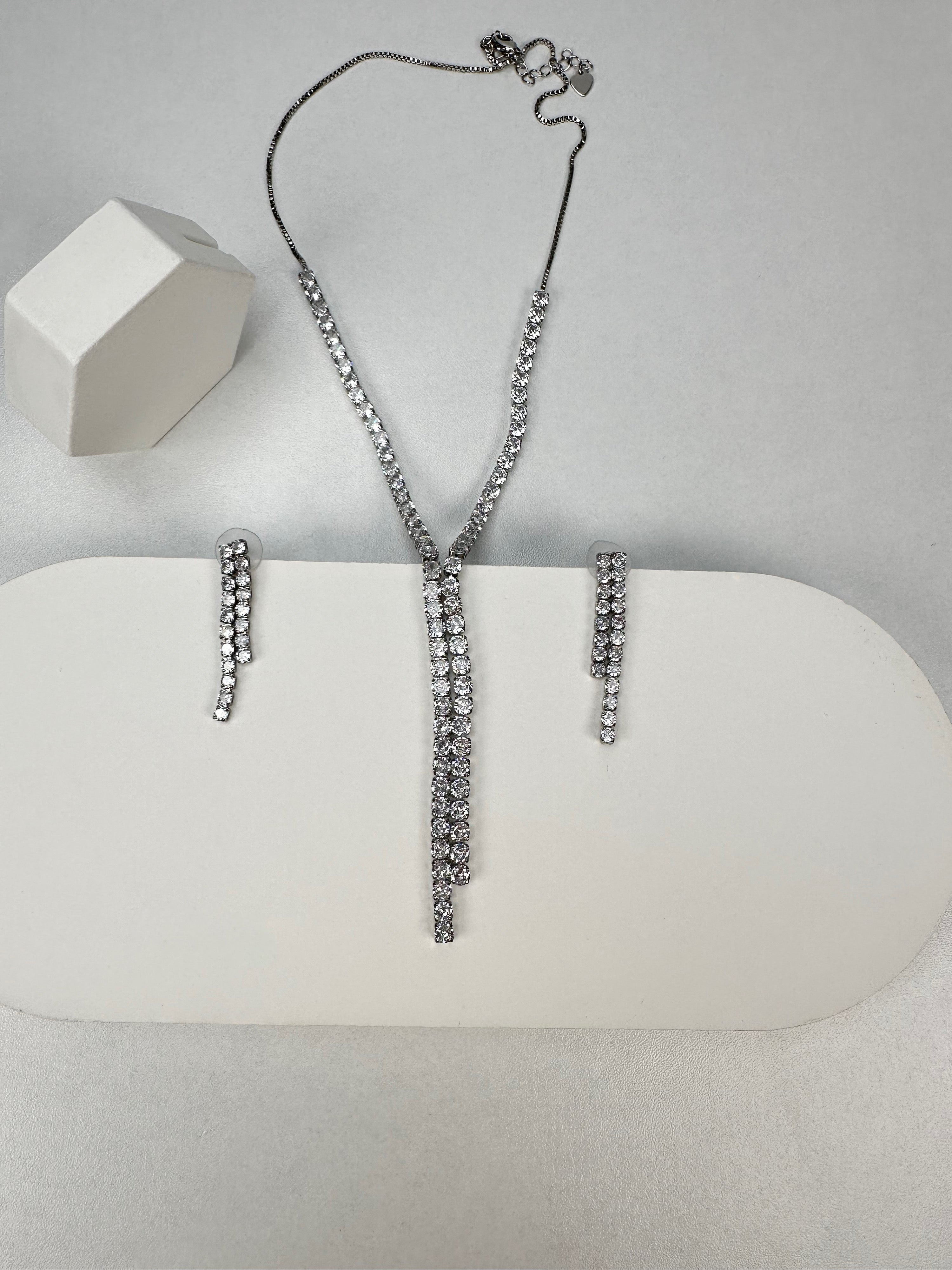 Zirkon Taşlı Set Kolye Küpe Takım