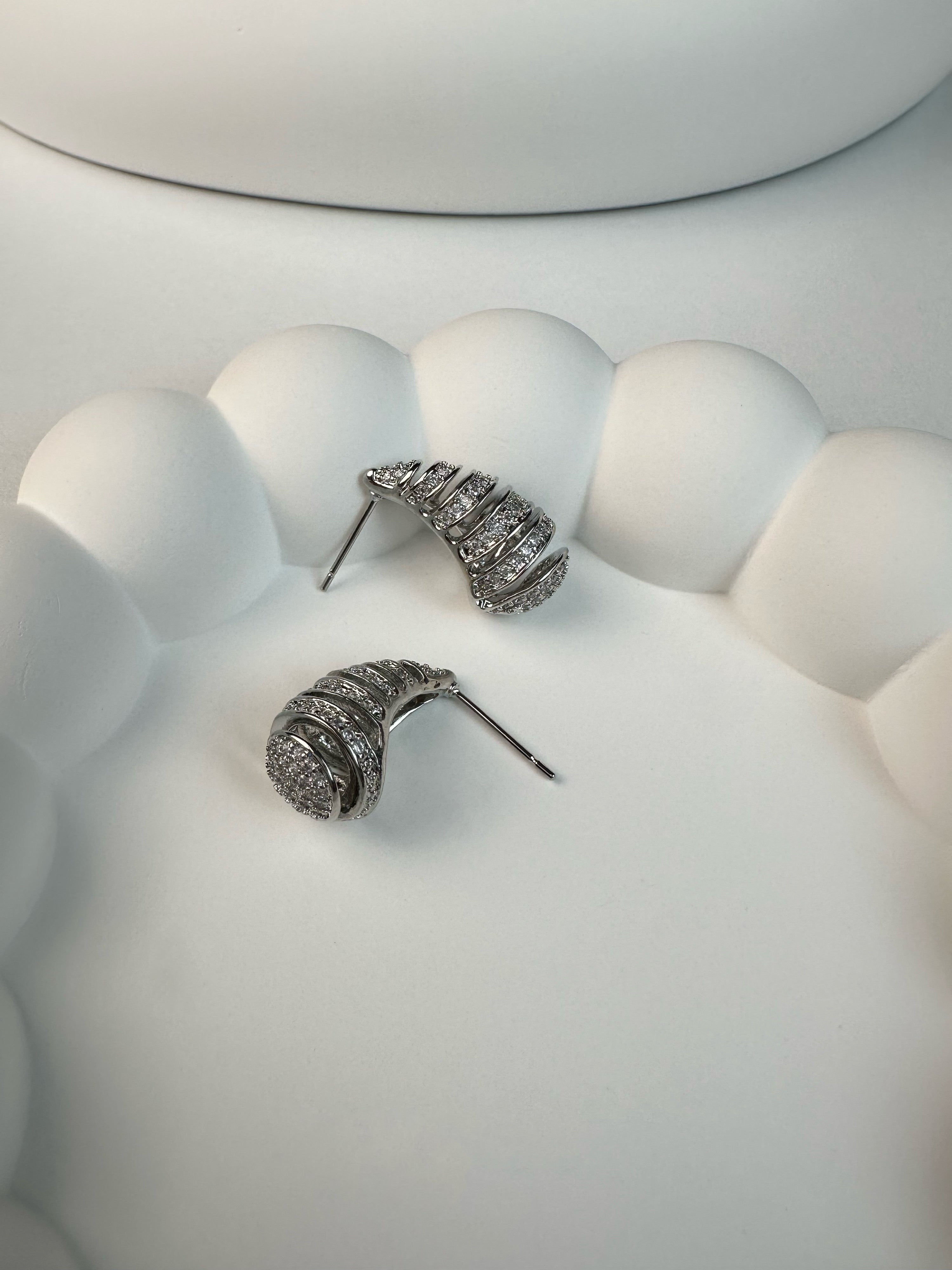 BTTG Marka Taşlı Gümüş Küpe