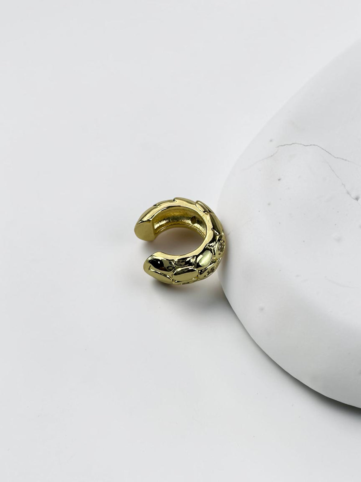 Marka Model Gold Kıkırdak Küpe