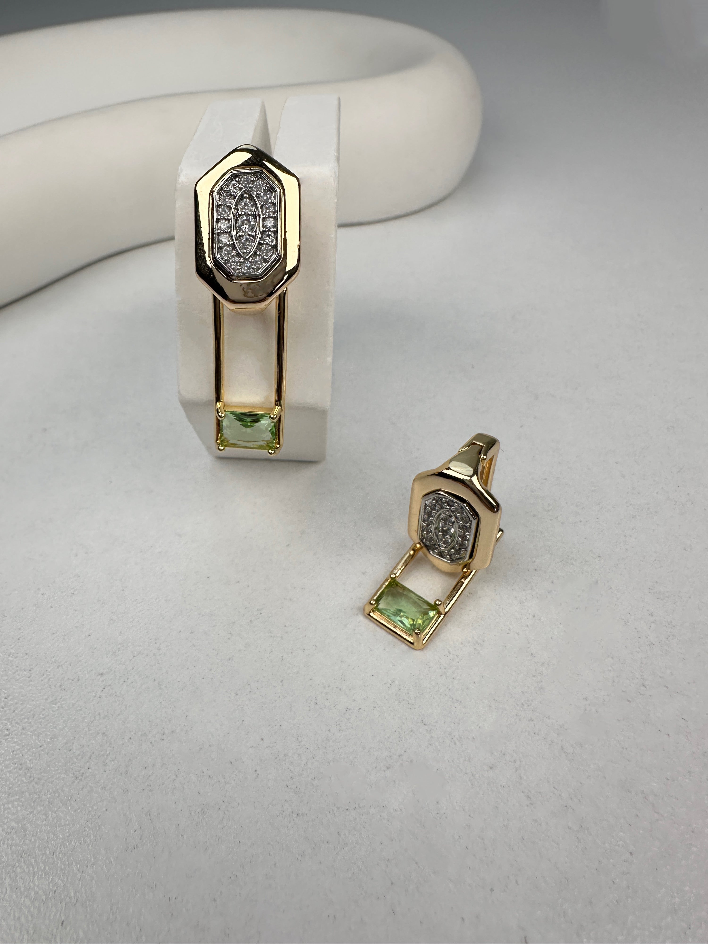 VİP Seri Yeşil Sallantılı Gold Küpe