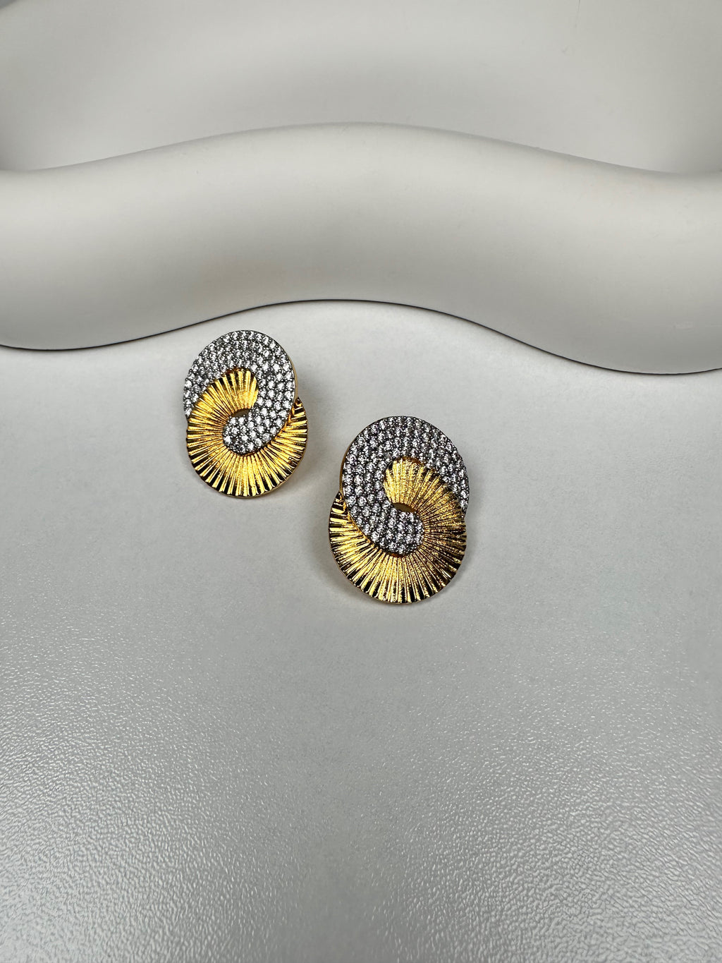 Özel Seri Zirkon Taşlı Geo Desen Küpe