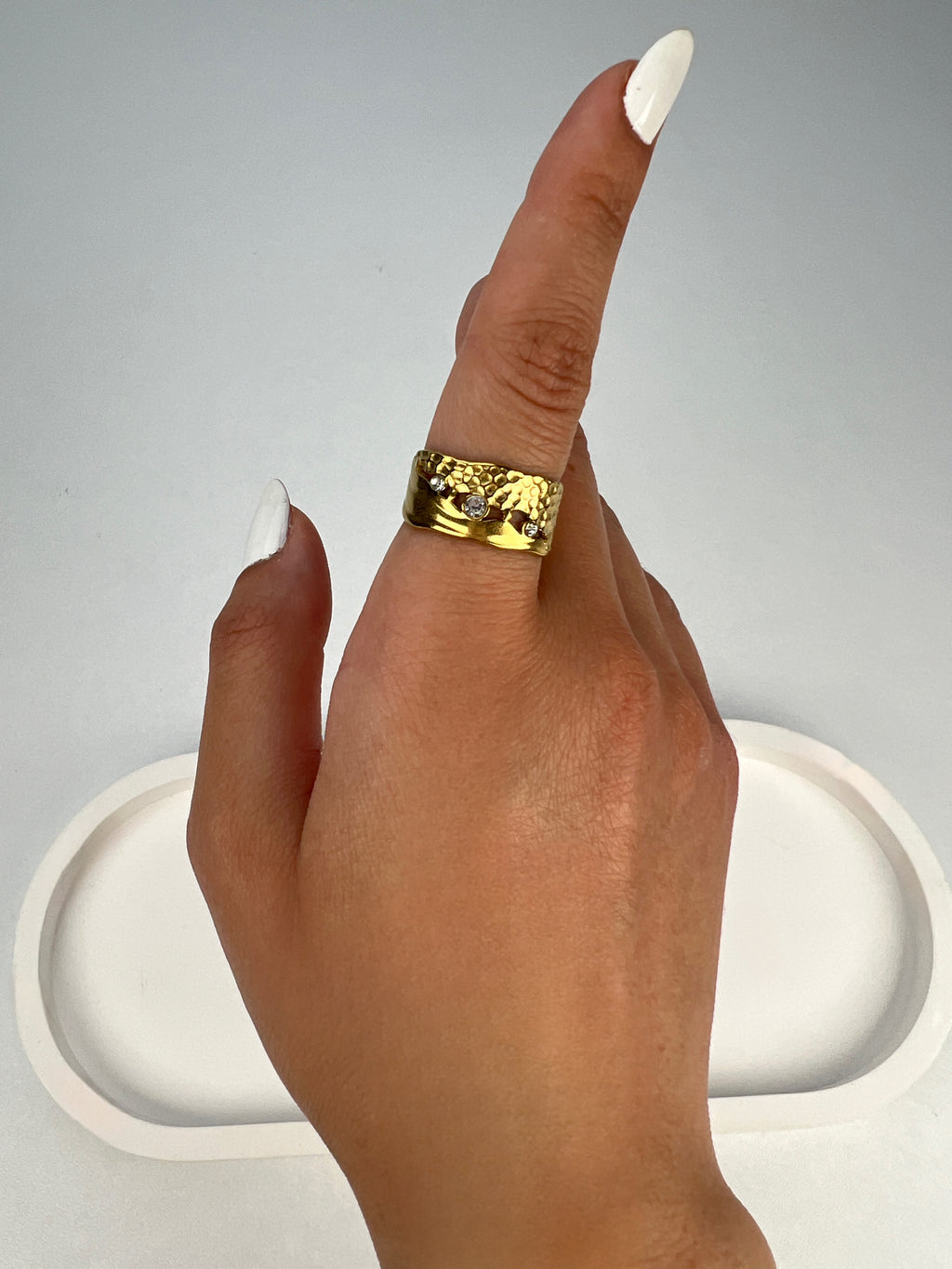 Özel Seri Şerit Taş Plaka Gold Yüzük