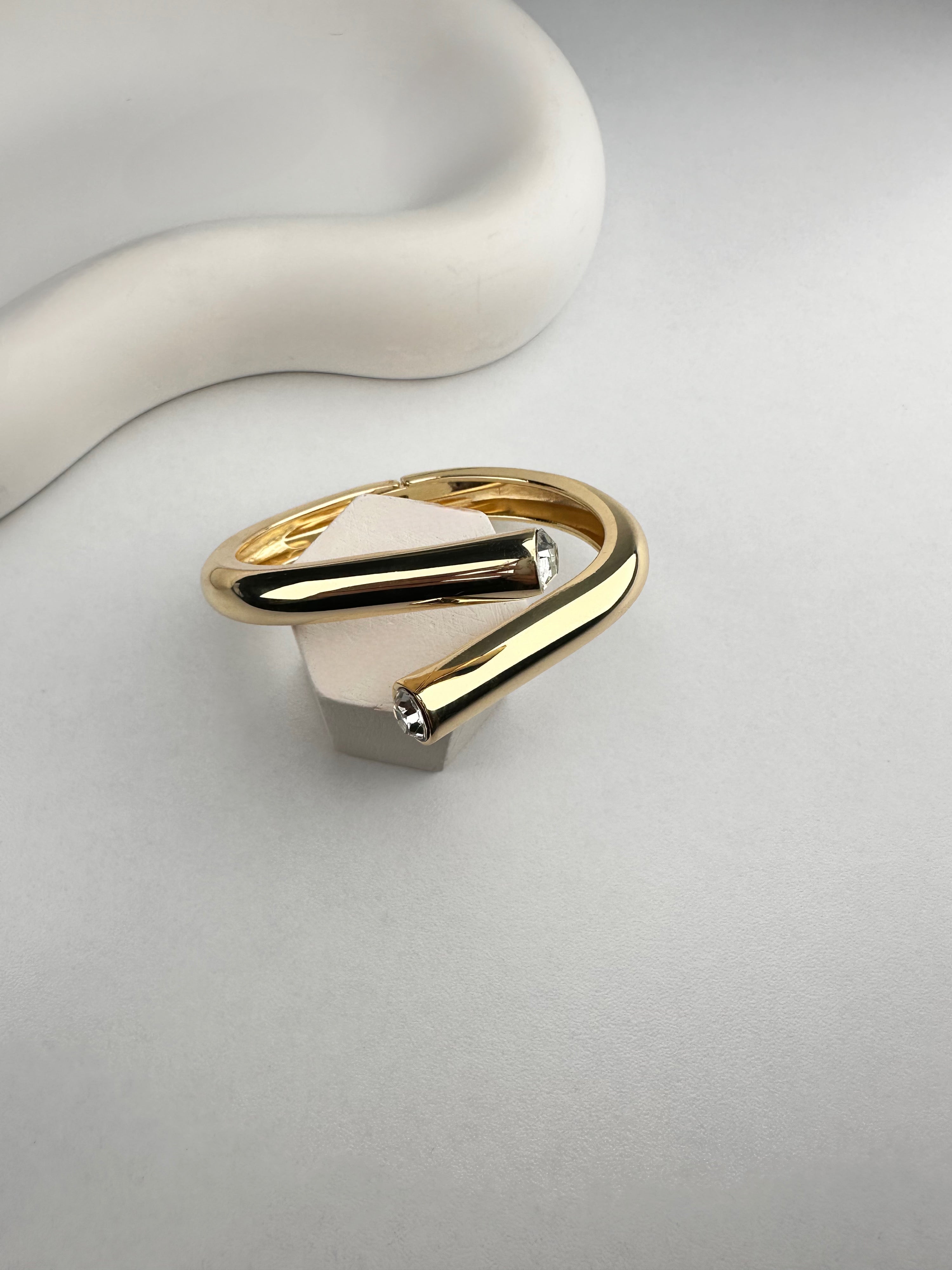 Özel Seri Taşlı Sarmal Gold Kelepçe Bileklik