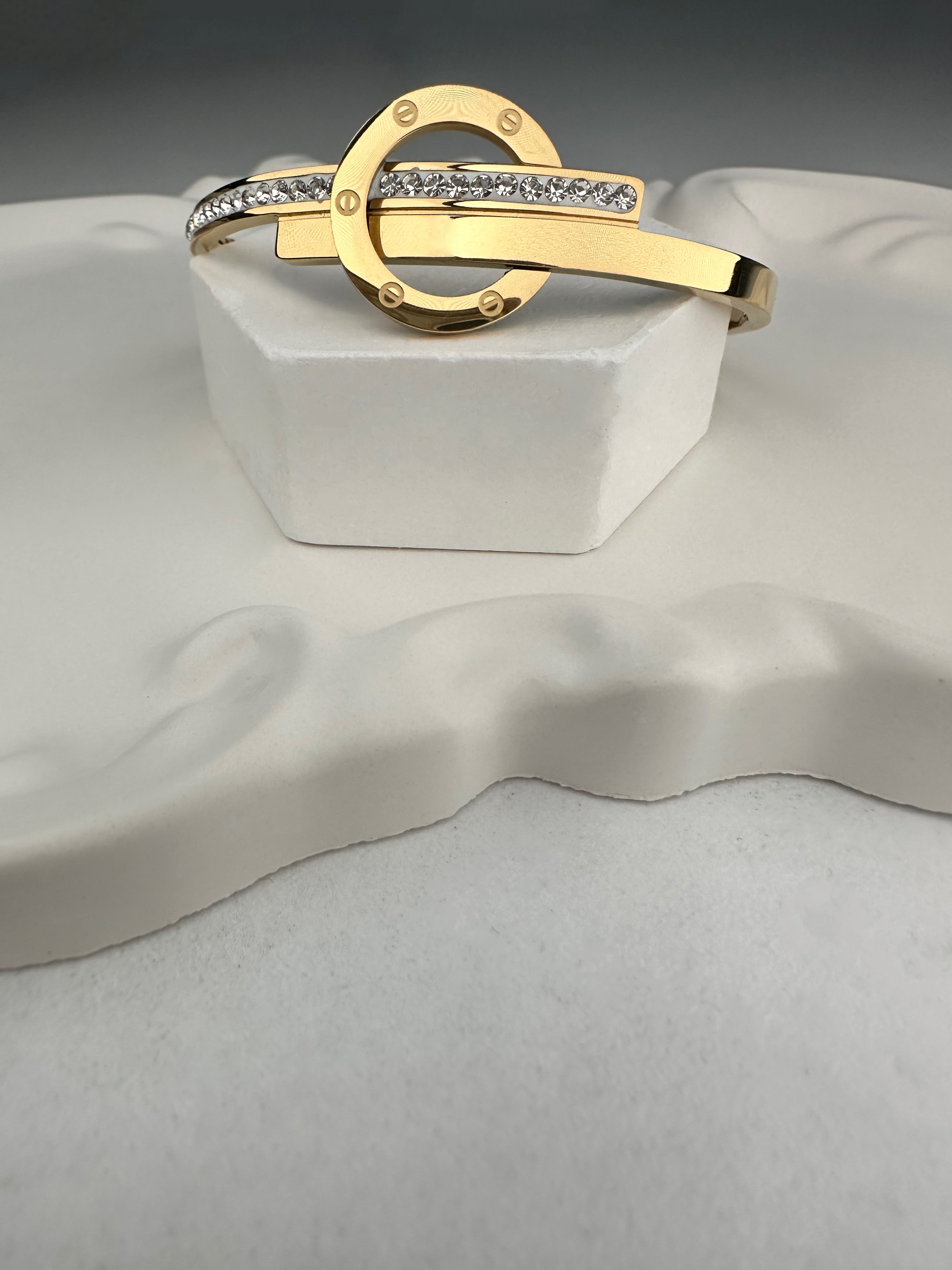 Özel Seri Crtr Taşlı Oval Gold Kelepçe Bileklik