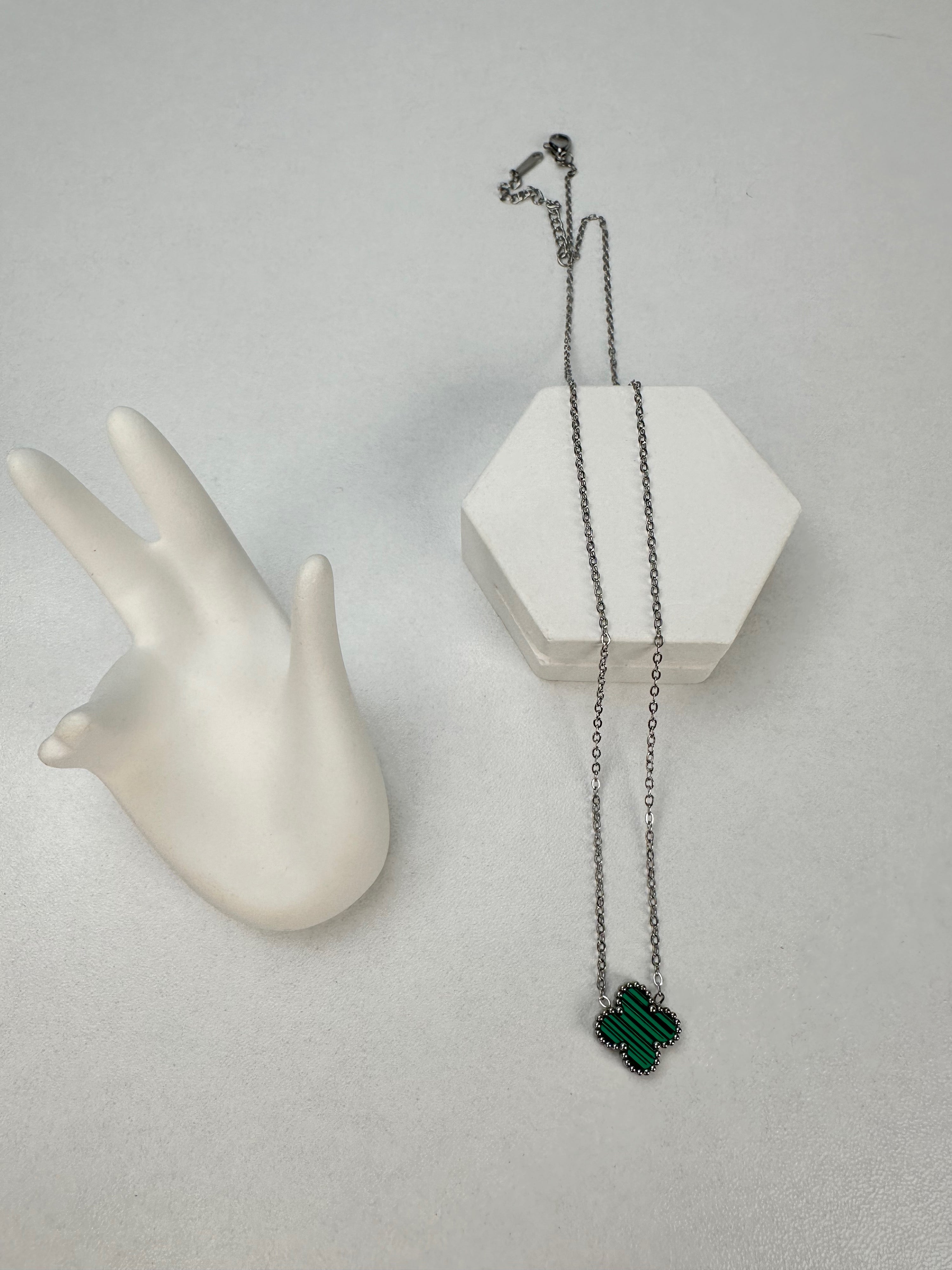 CLF Model Yeşil Yonca Gümüş Kolye