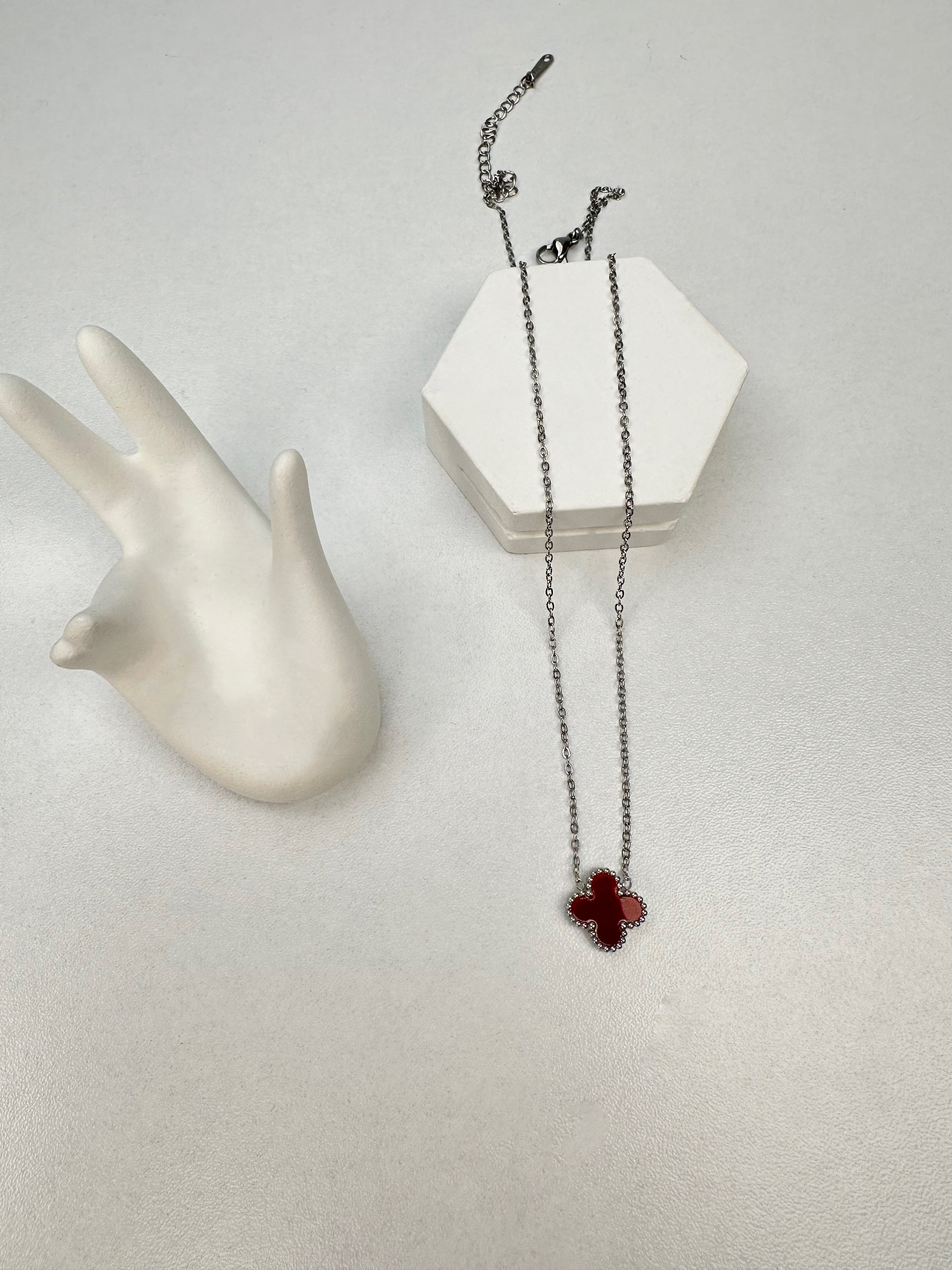 CLF Model Bordo Yonca Gümüş Kolye