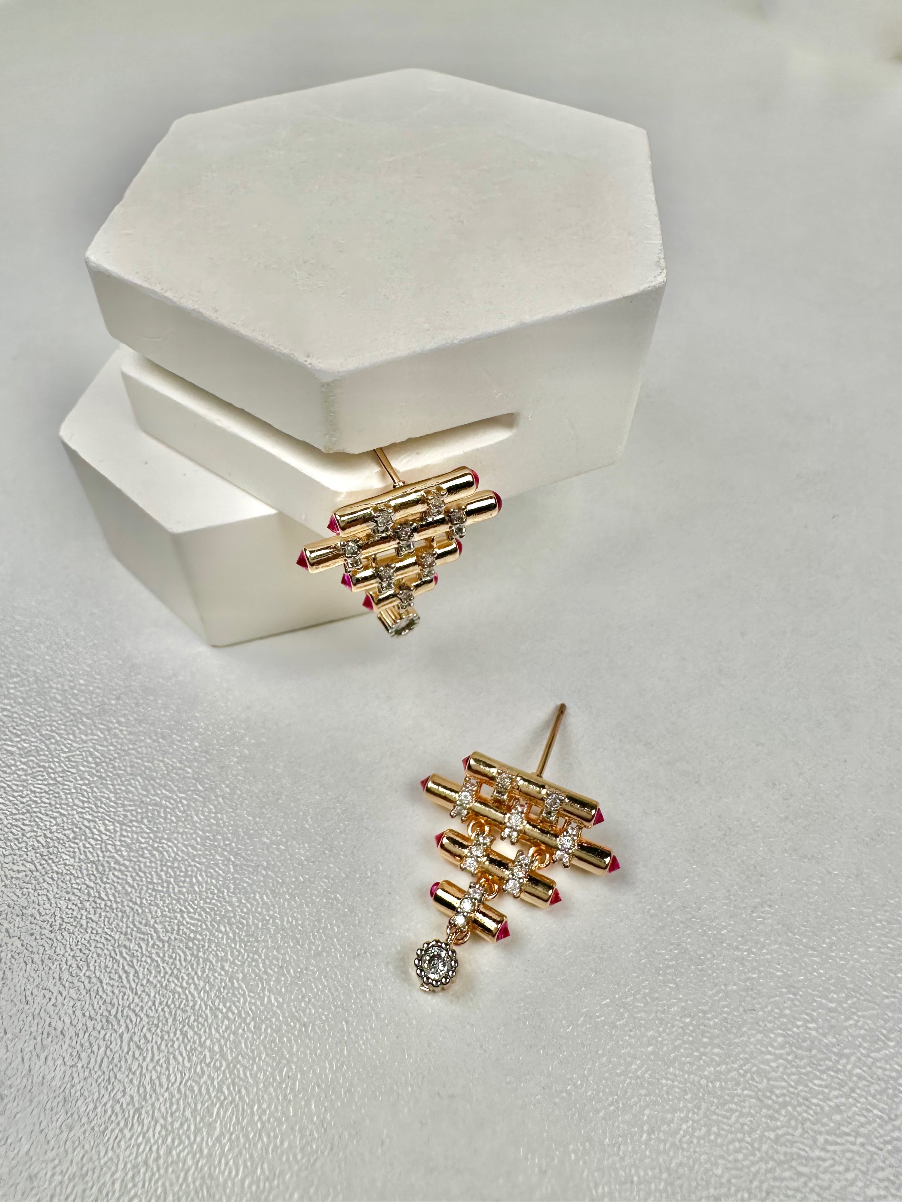 Özel Seri Serenay Sallantı Zirkon Taş Küpe