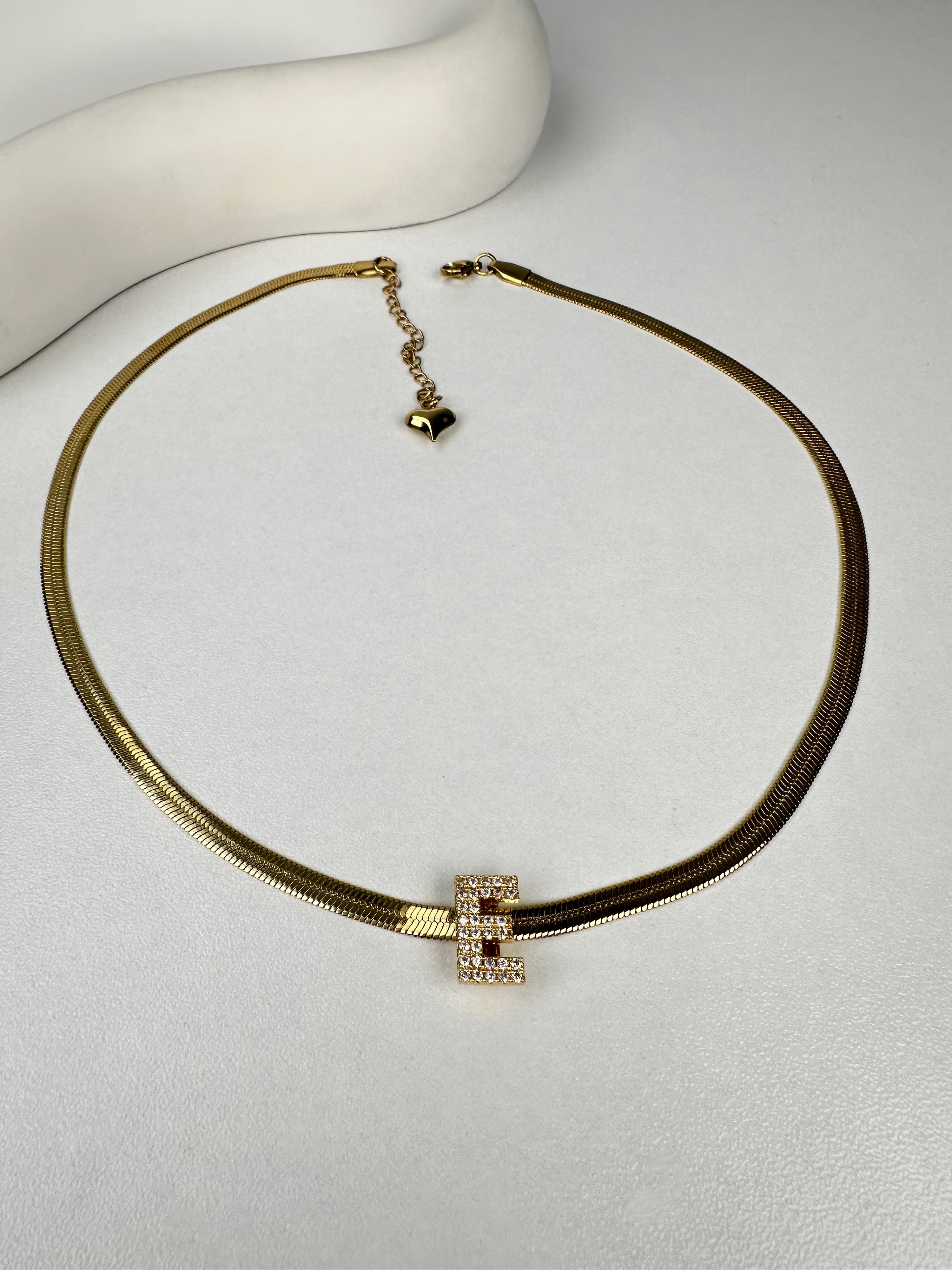 Özel Seri Taşlı Çelik Harf Kolye