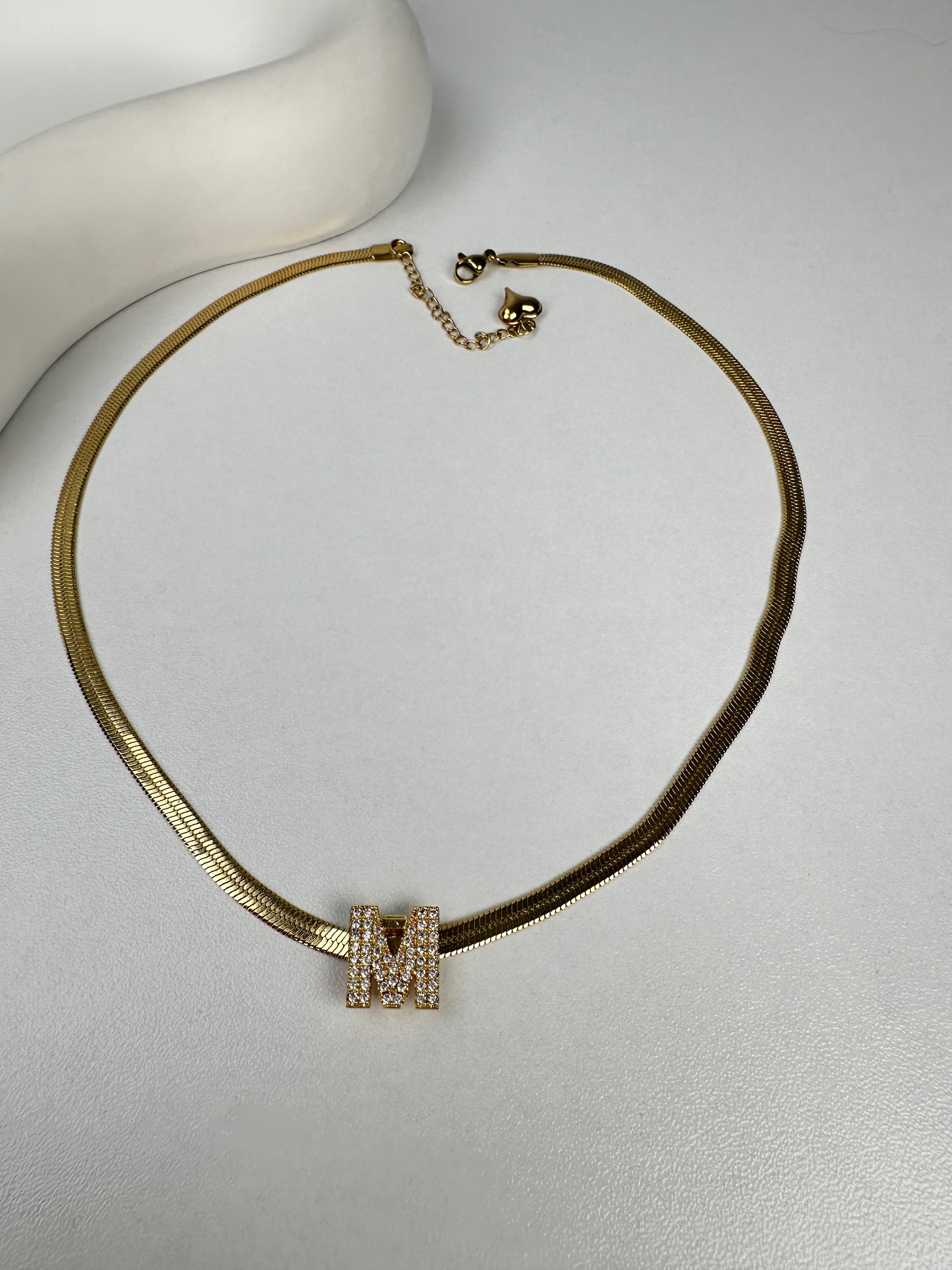 Özel Seri Taşlı Çelik Harf Kolye