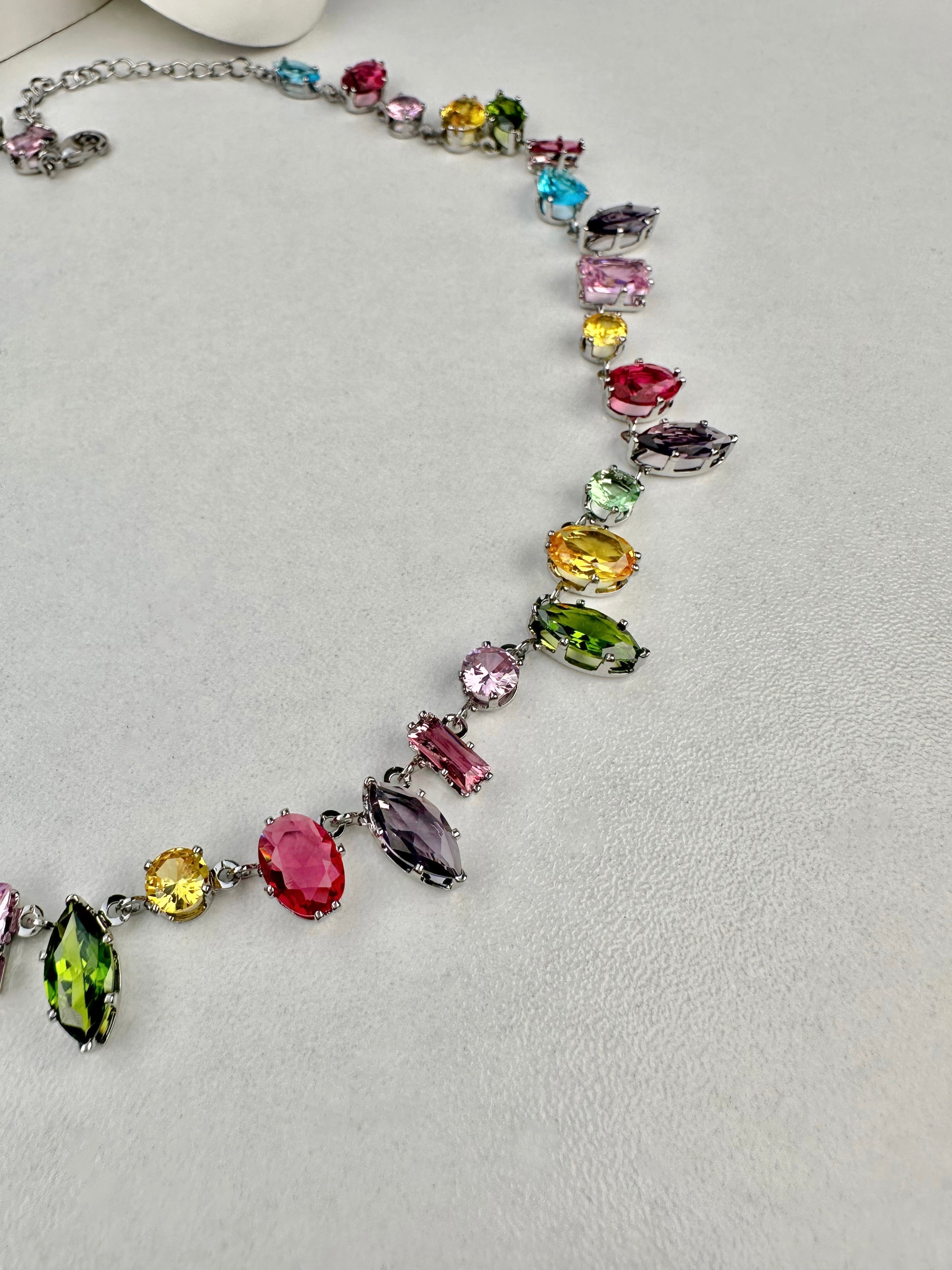 Özel Seri Renkli Taşlı  Sallantı Kolye