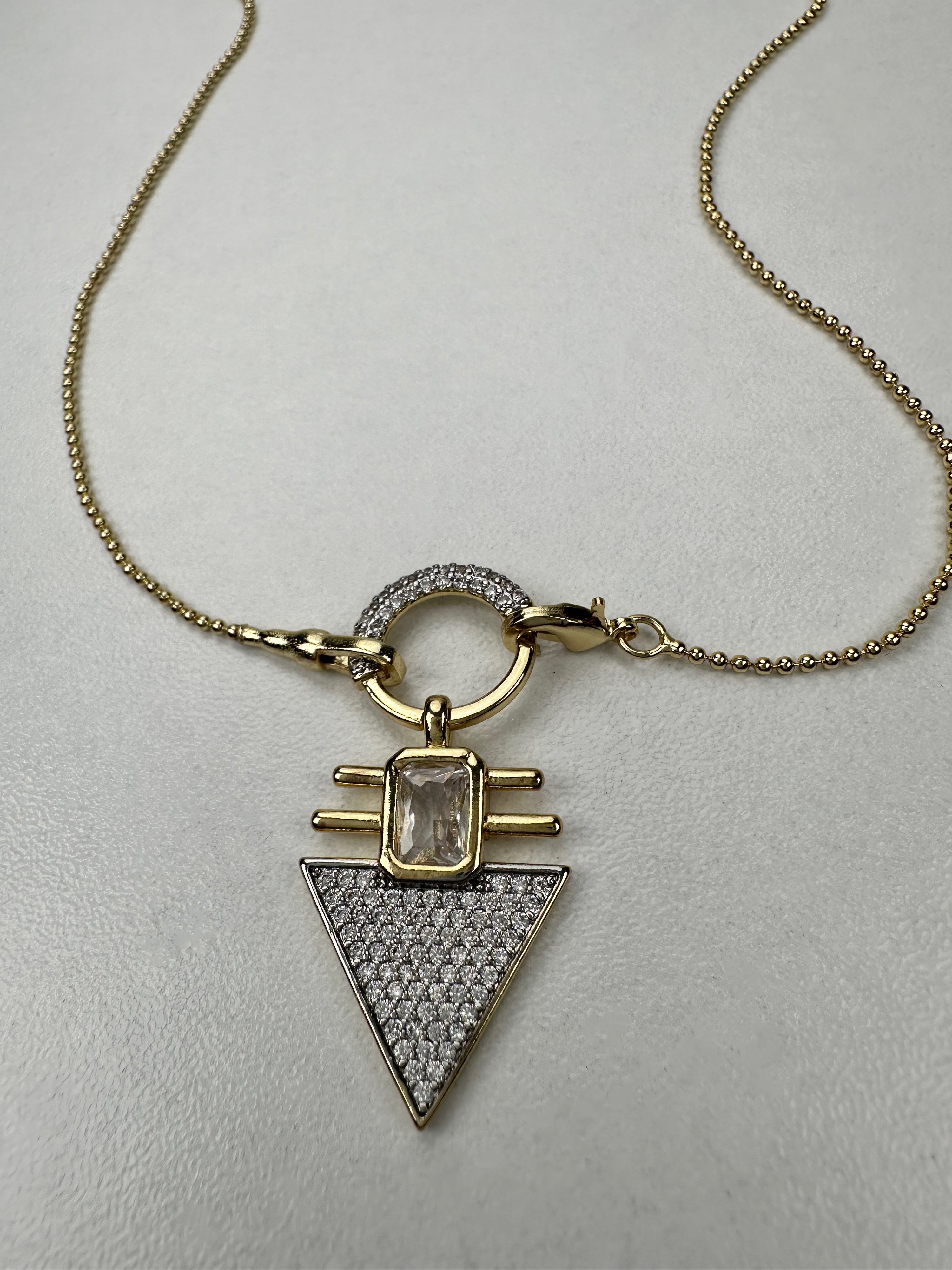 Özel Seri Taşlı Geo Desen Üçgen Kolye