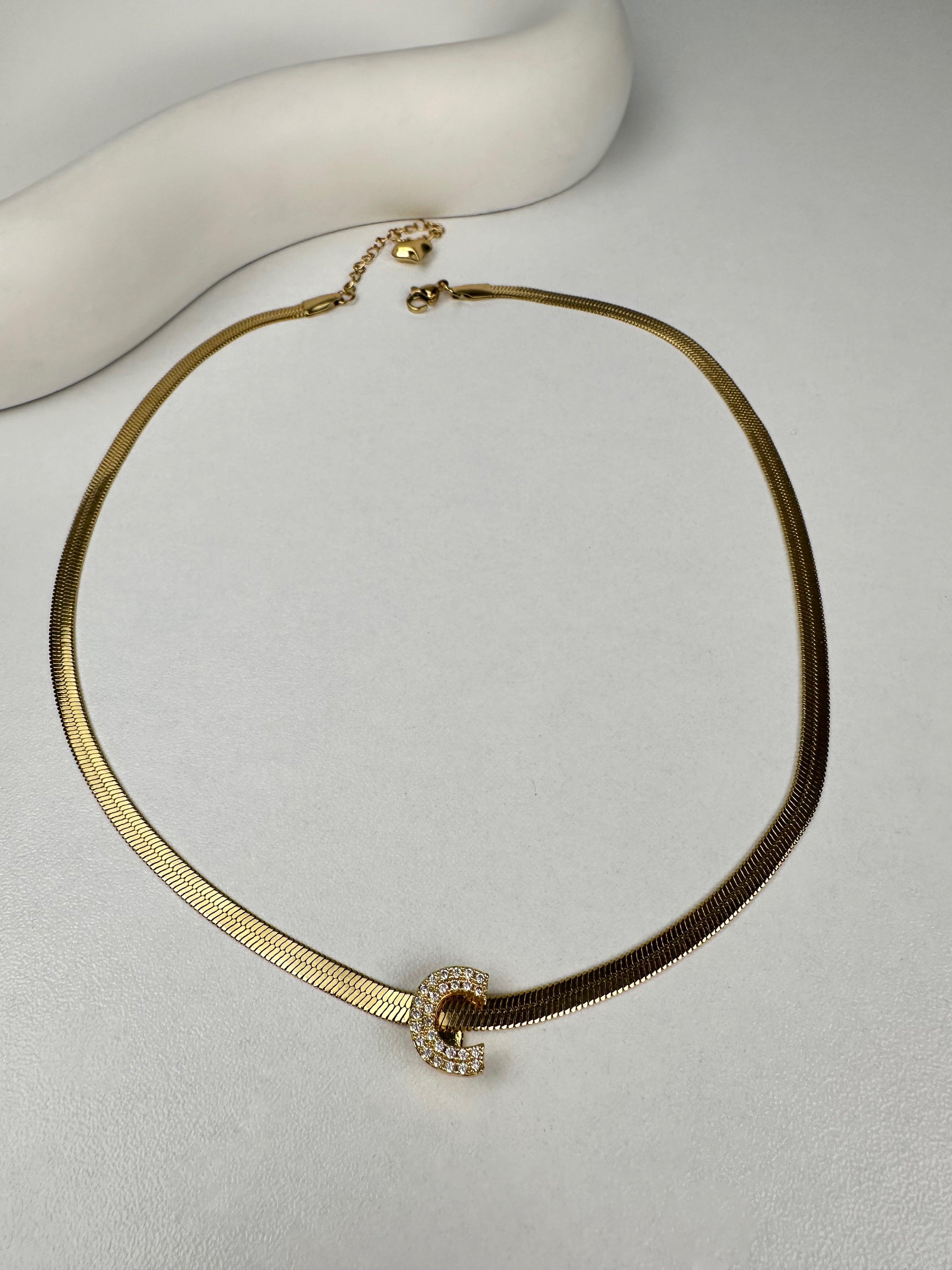 Özel Seri Taşlı Çelik Harf Kolye