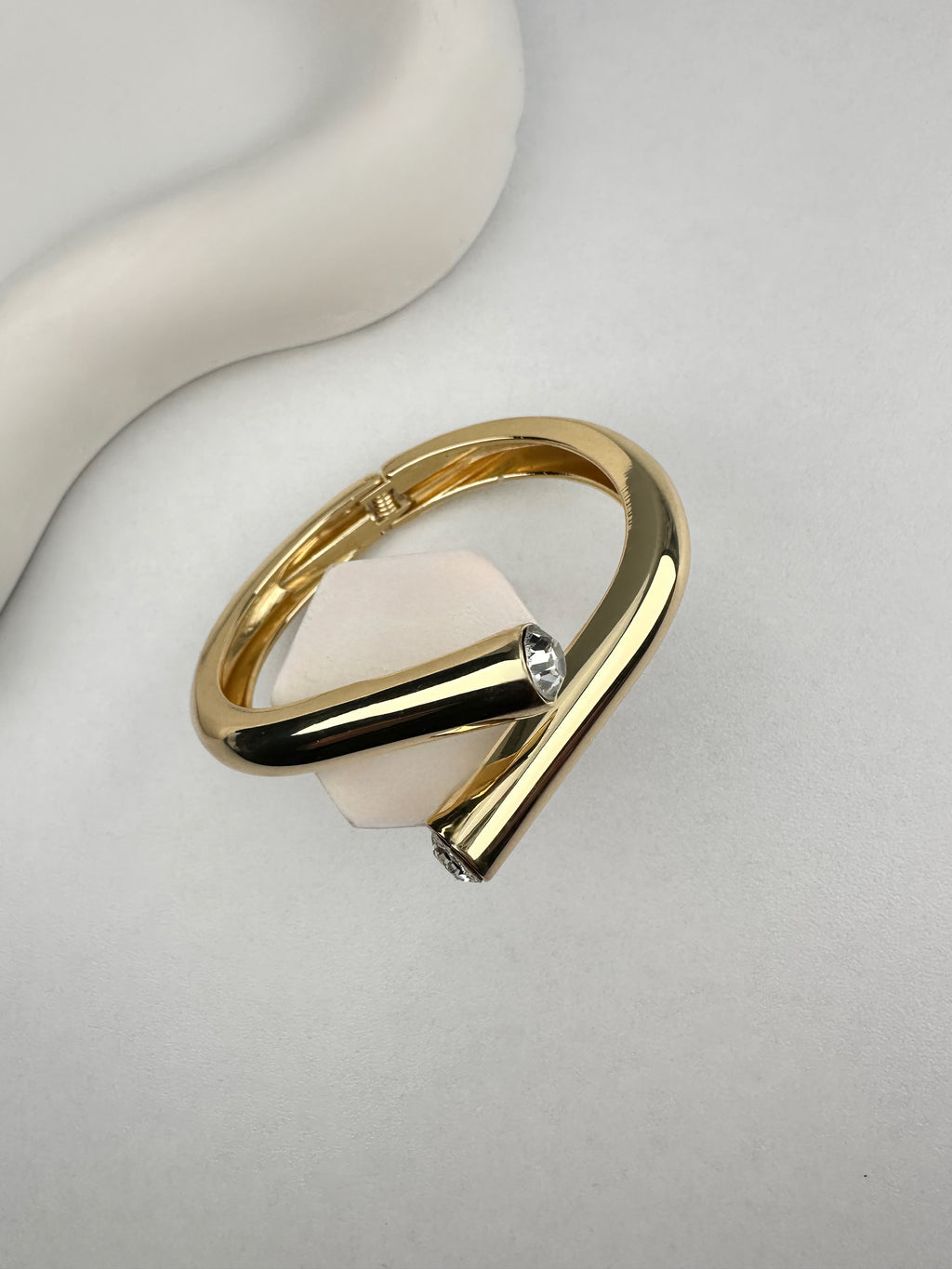 Özel Seri Taşlı Sarmal Gold Kelepçe Bileklik