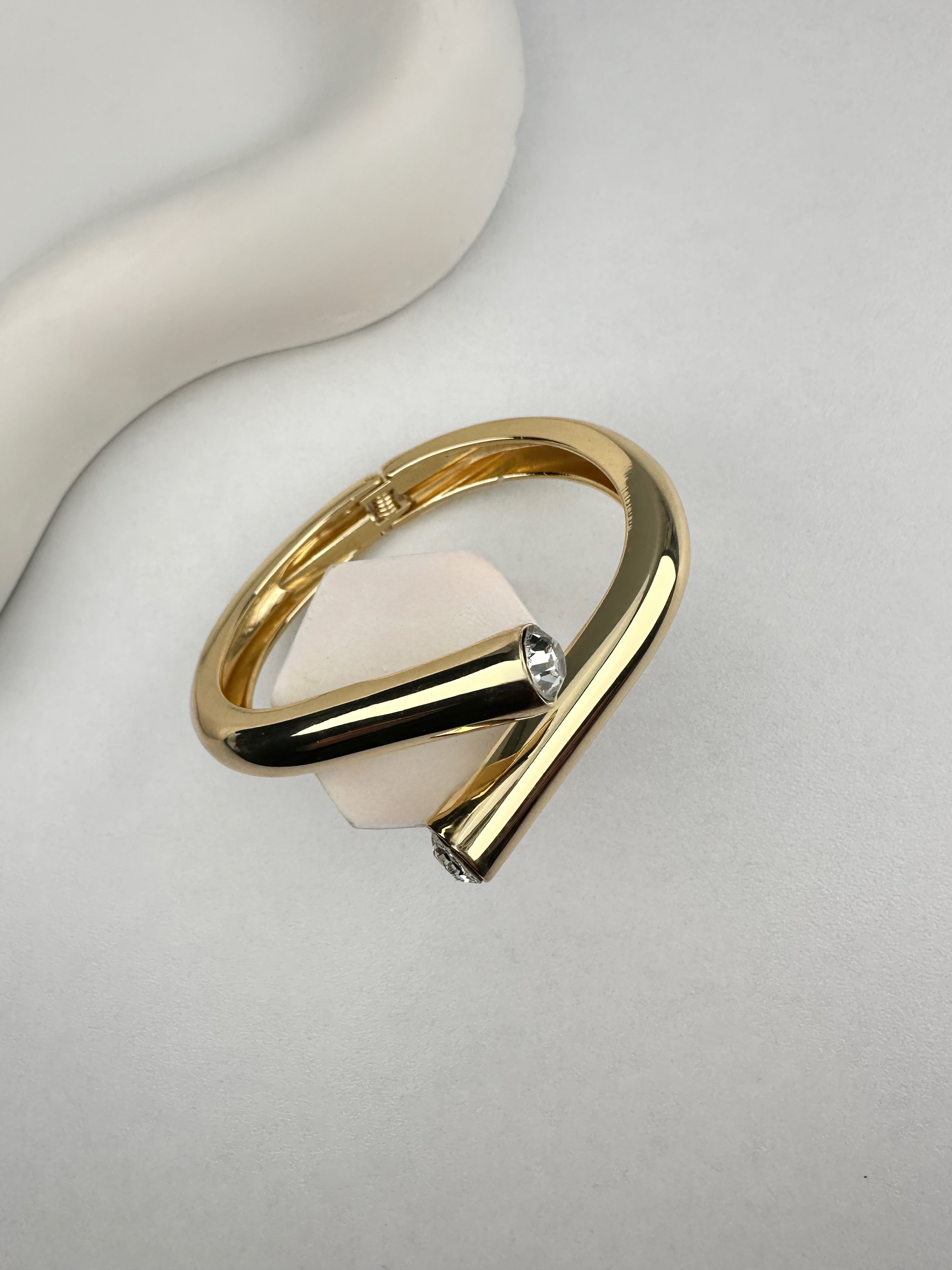 Özel Seri Taşlı Sarmal Gold Kelepçe Bileklik