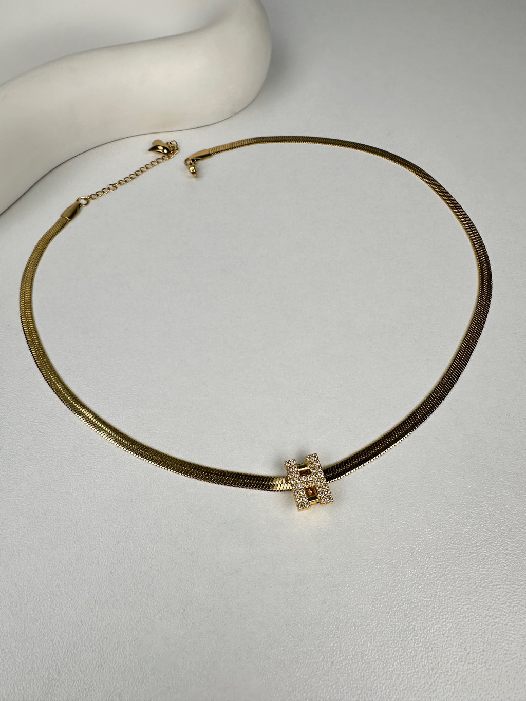 Özel Seri Taşlı Çelik Harf Kolye