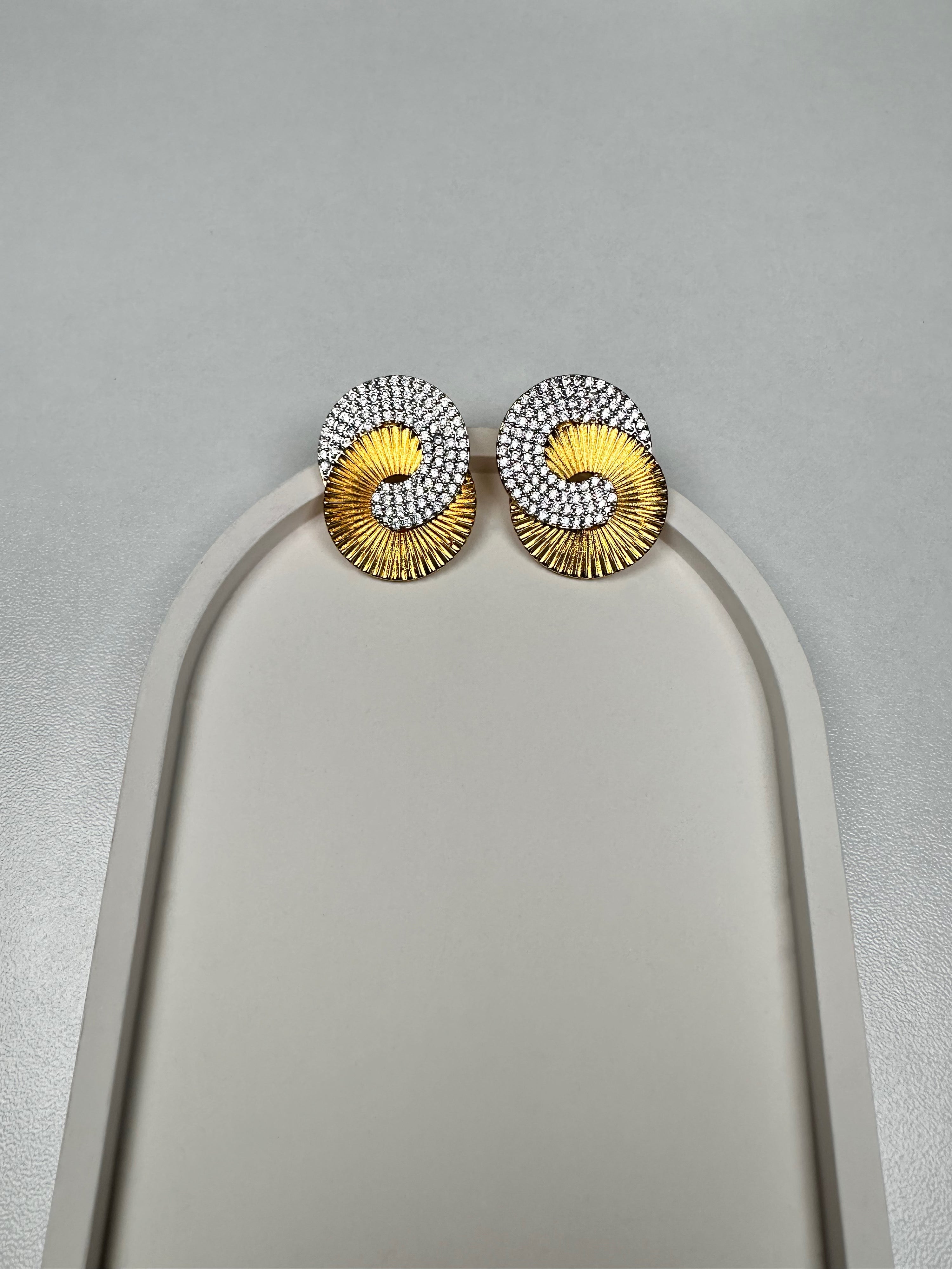 Özel Seri Zirkon Taşlı Geo Desen Küpe