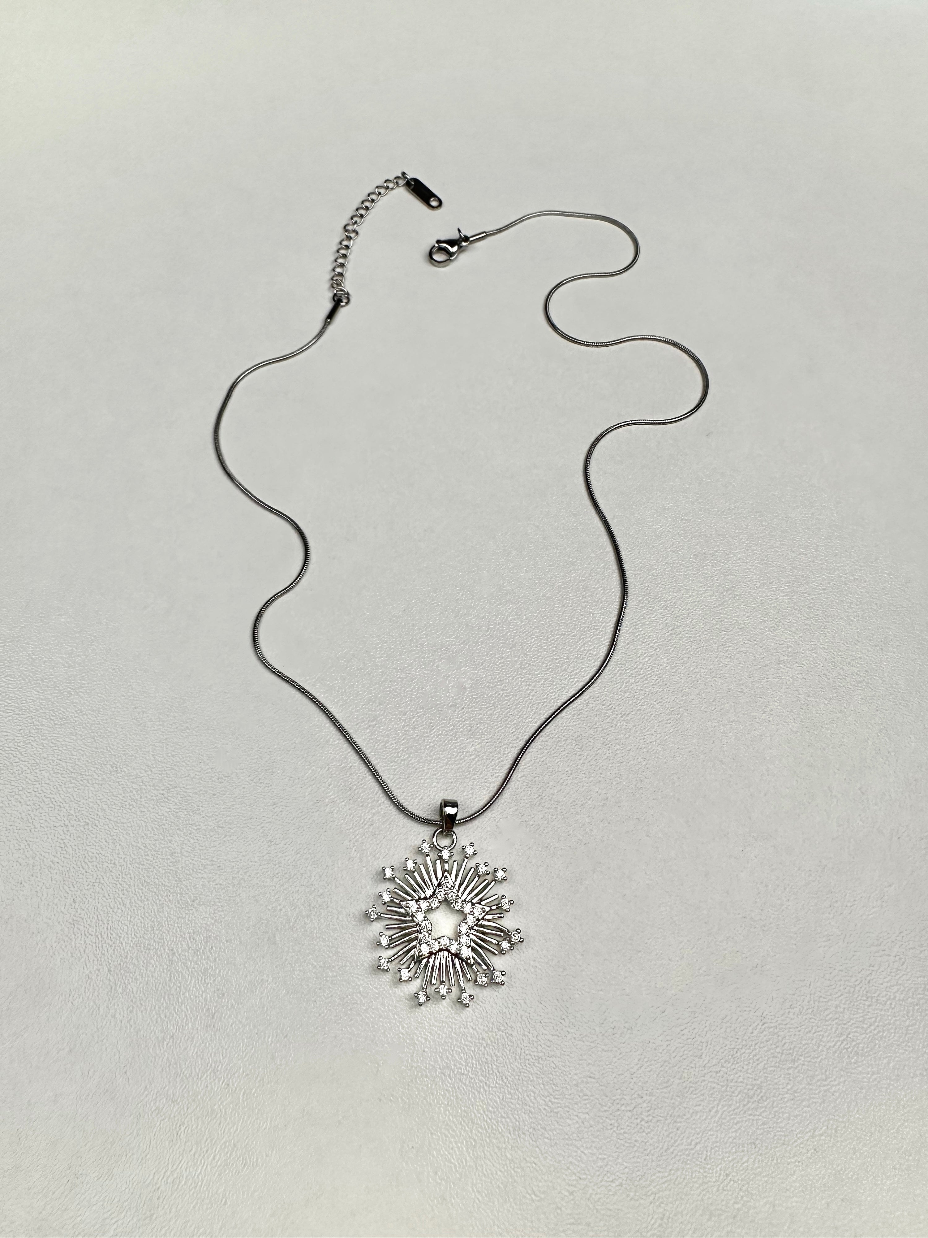 Taşlı Yıldız Gümüş Kolye