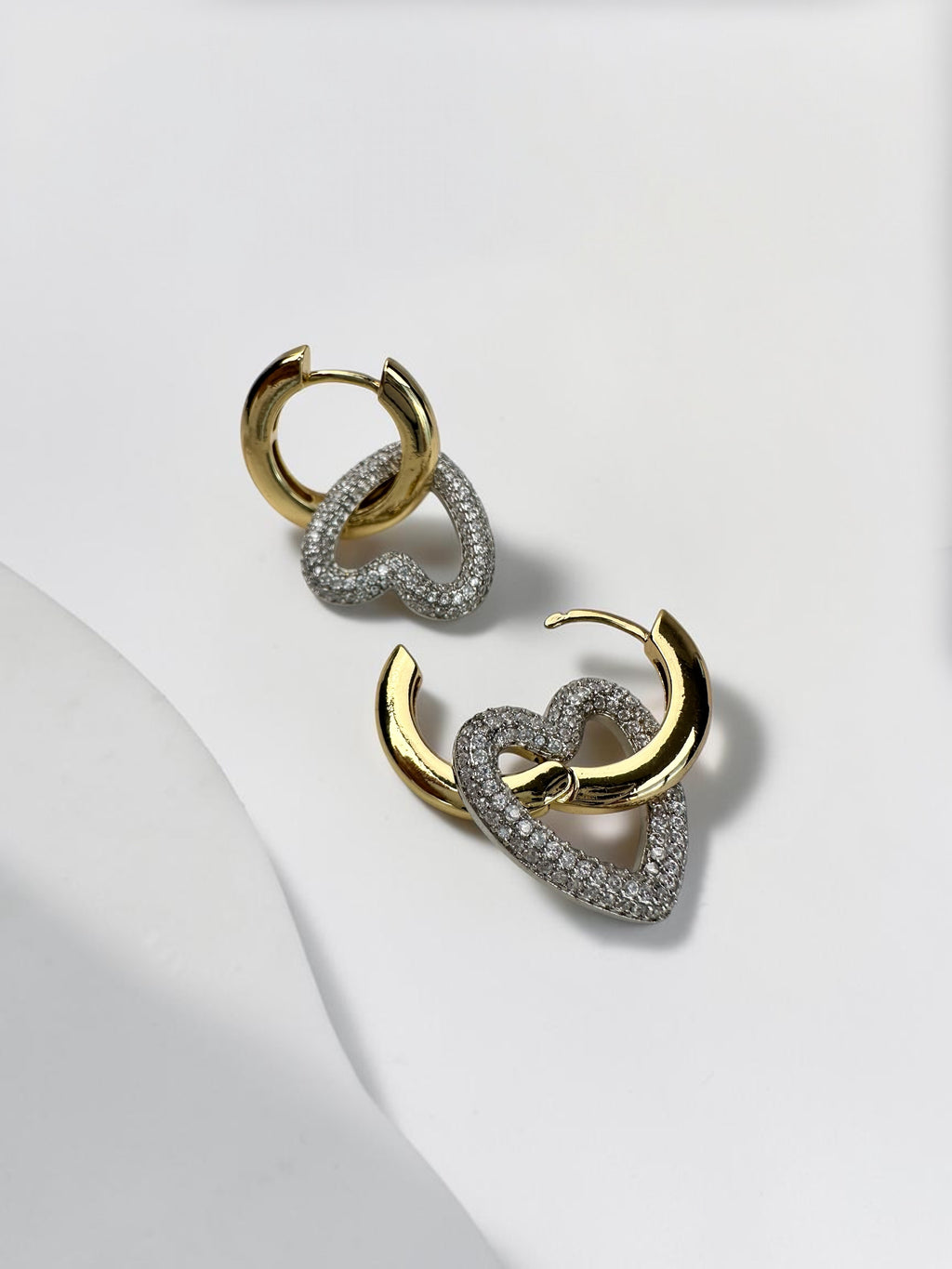 Kalpli Sallantılı Gold Küpe
