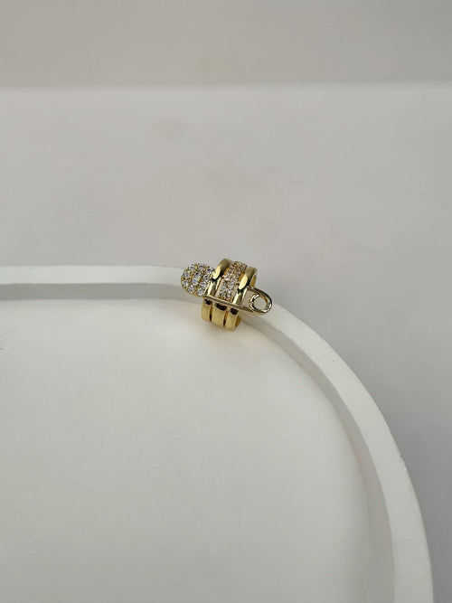 Çengel Detay Üçlü Gold Kıkırdak Küpe