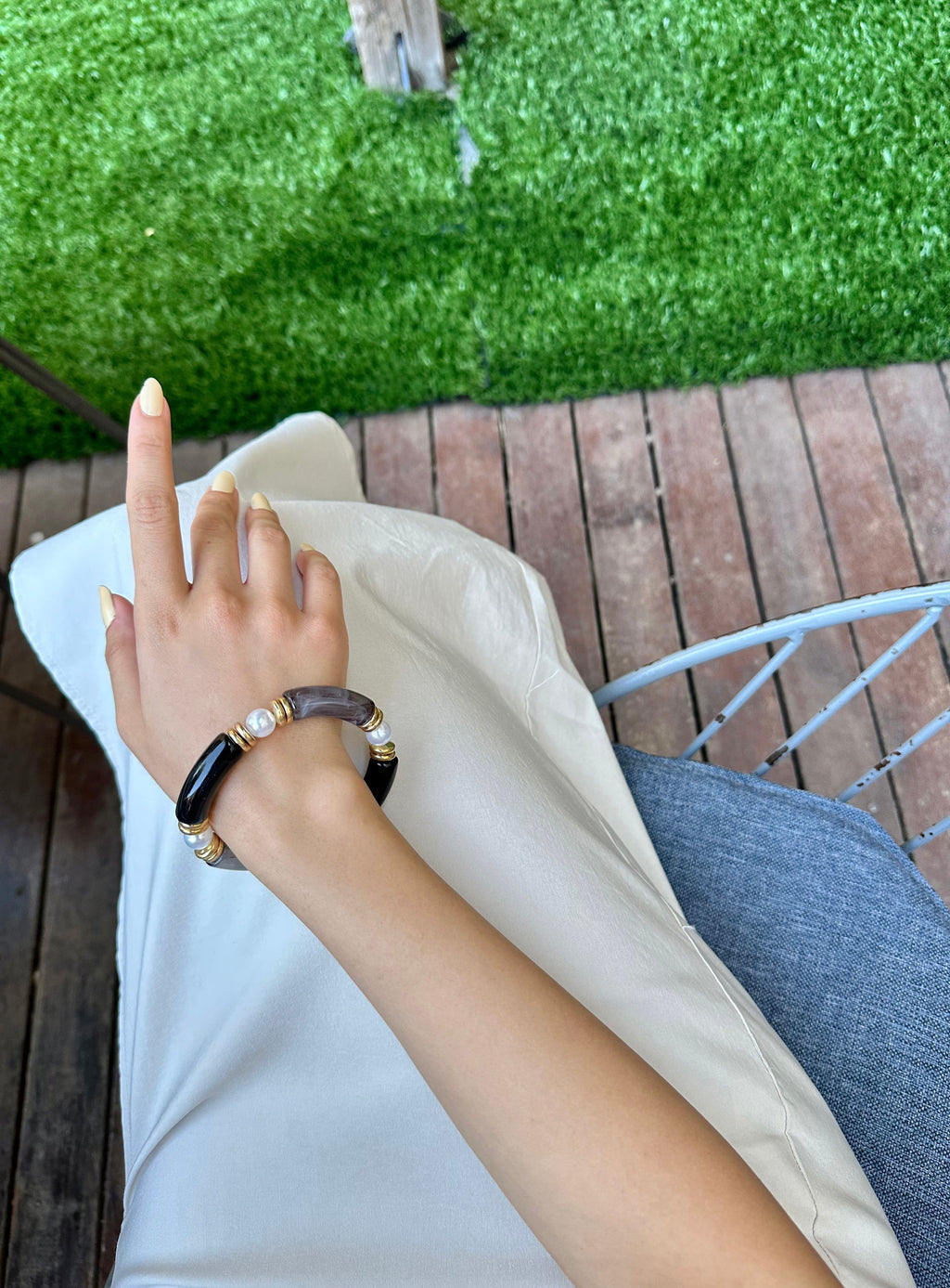 Siyah İncili Kemik Lastik Bileklik