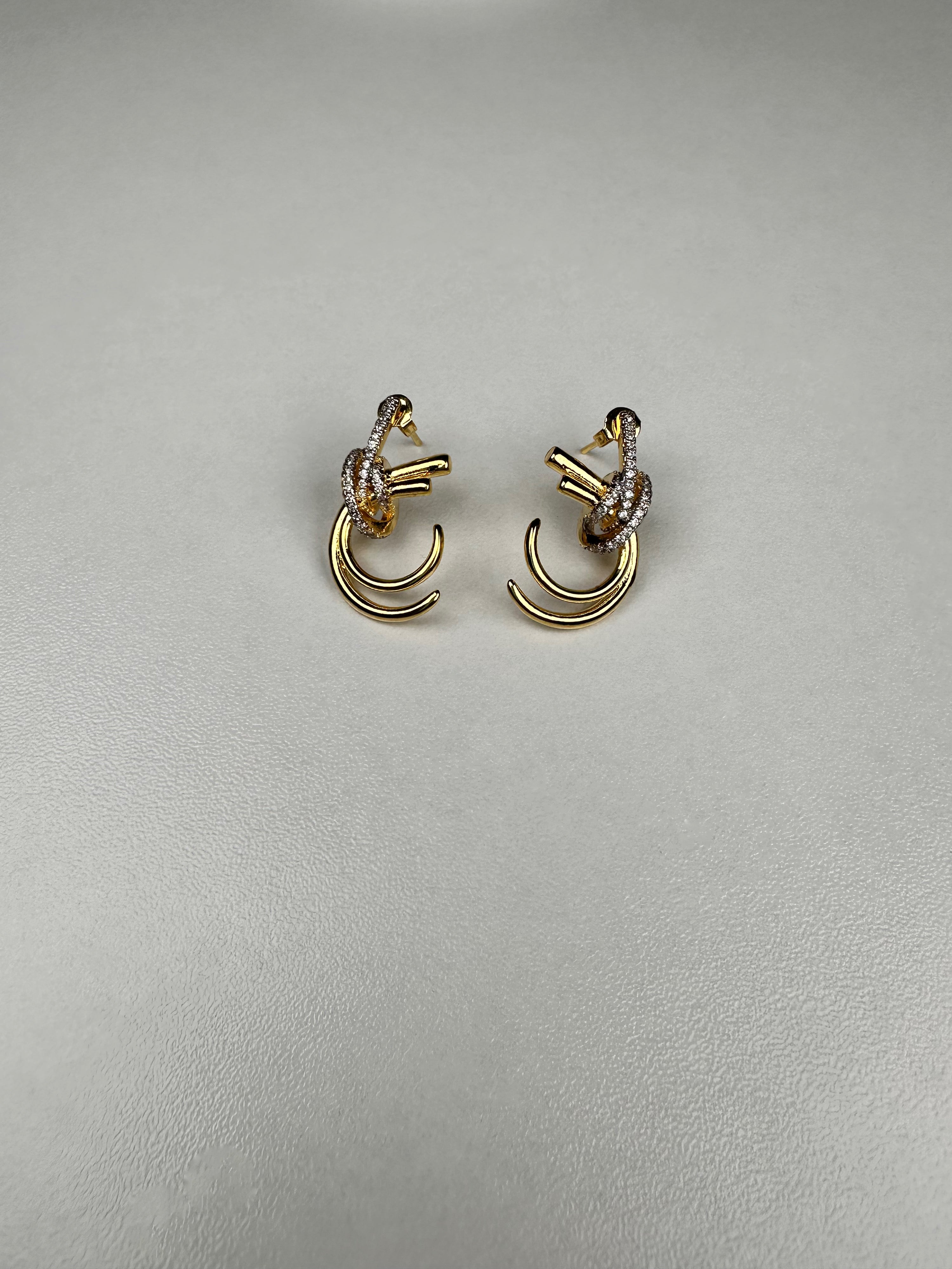 Özel Seri Taşlı Gold Küpe