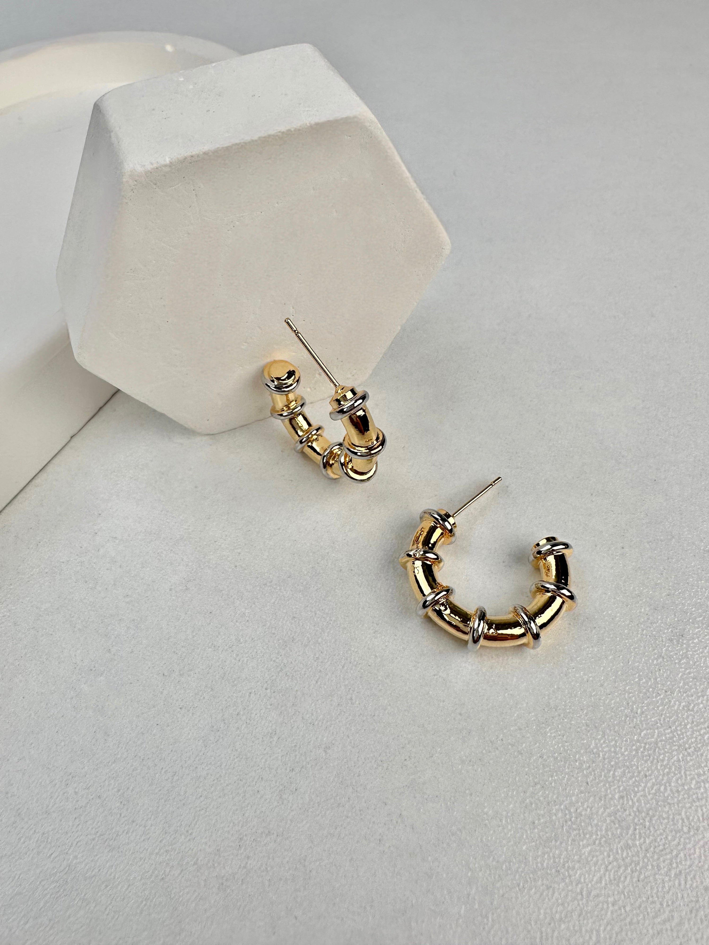 Özel Seri Tırtıklı Gold Küpe