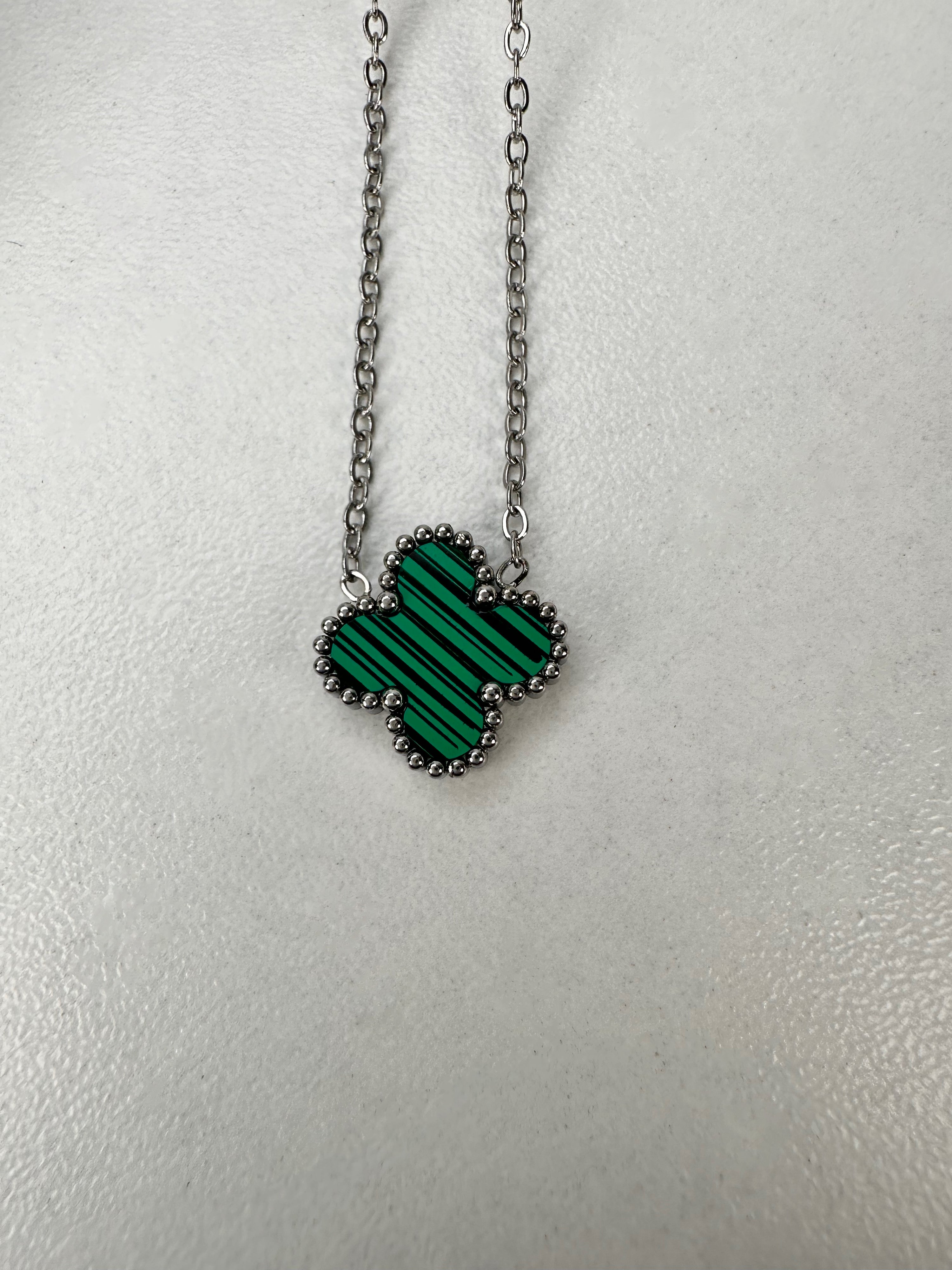 CLF Model Yeşil Yonca Gümüş Kolye