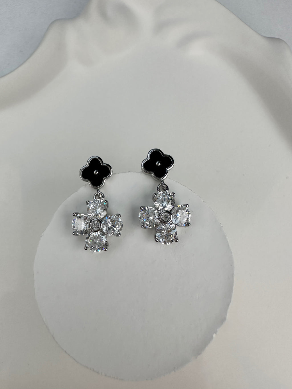 Özel Seri Mini Yonca Taşlı Gümüş Küpe