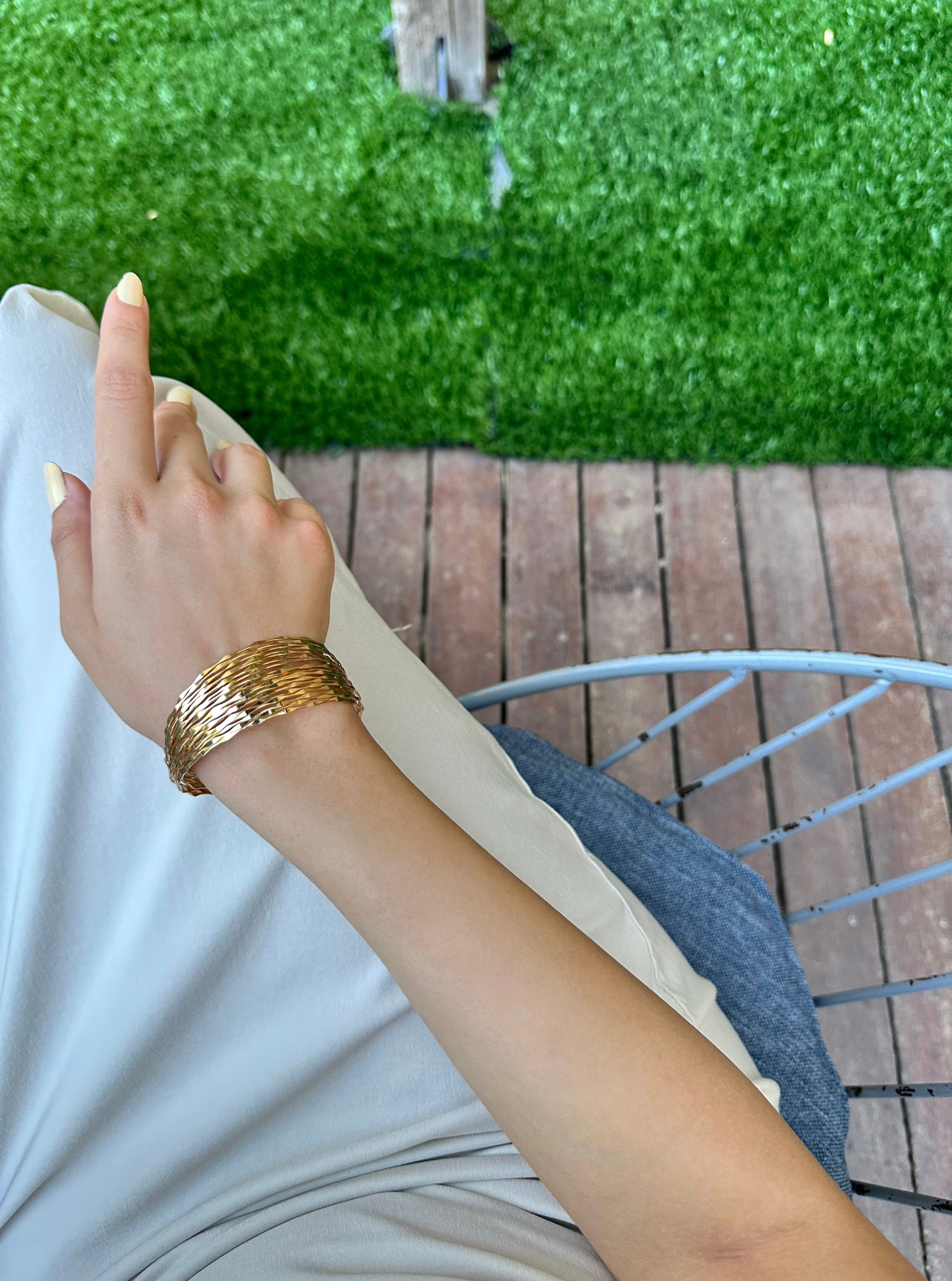 Özel Seri Tırtıklı Gold Kelepçe Bileklik