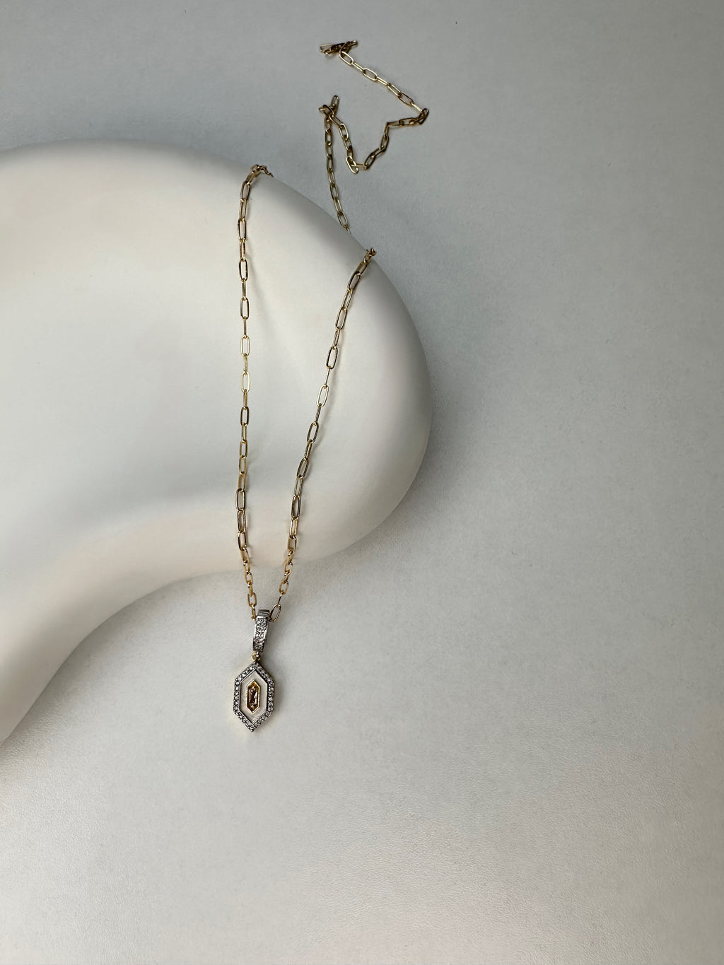 Özel Seri Fütüristik Desen Gold Kolye