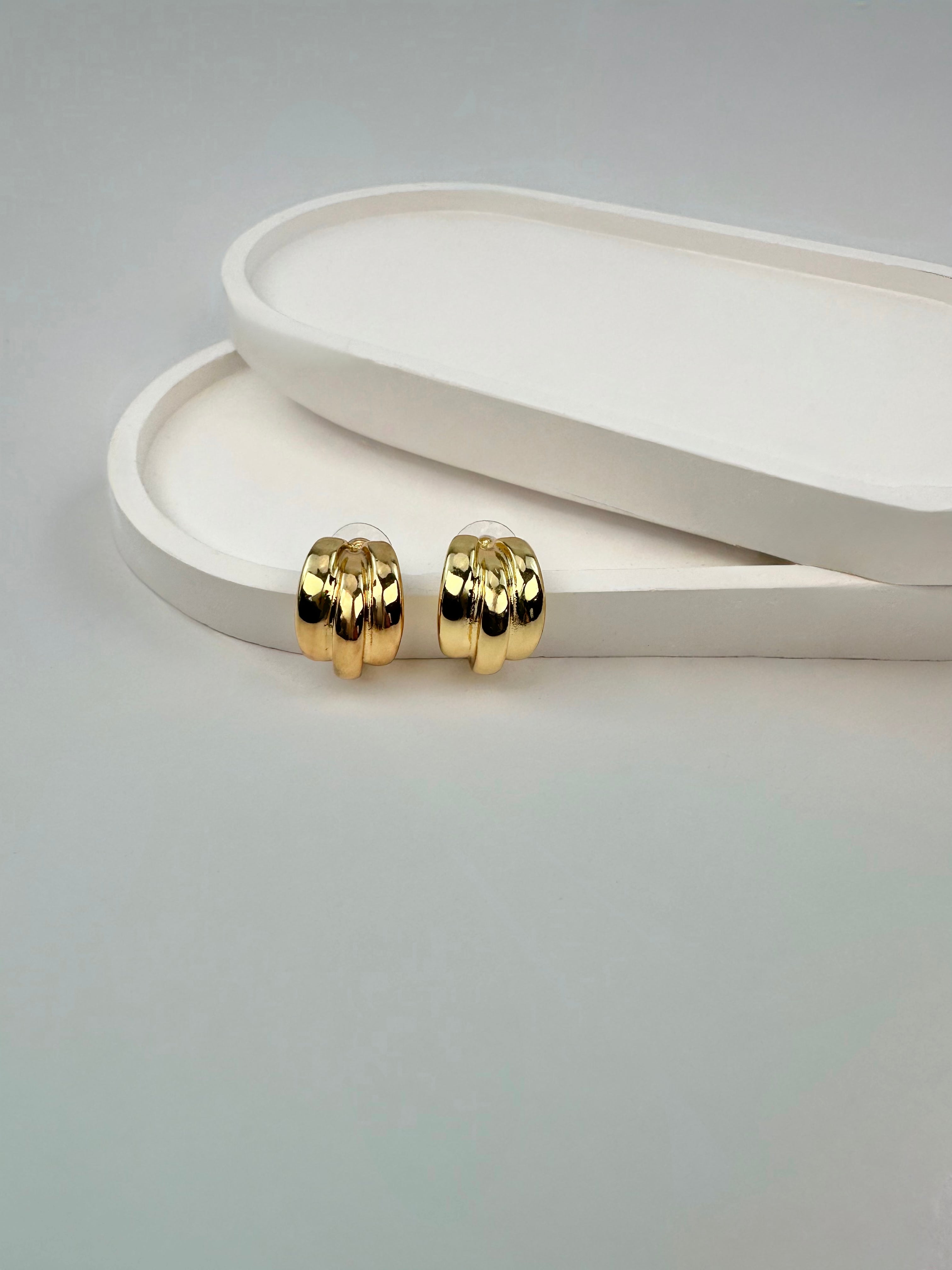 Tırtıklı Üçlü Görünüm Gold Küpe