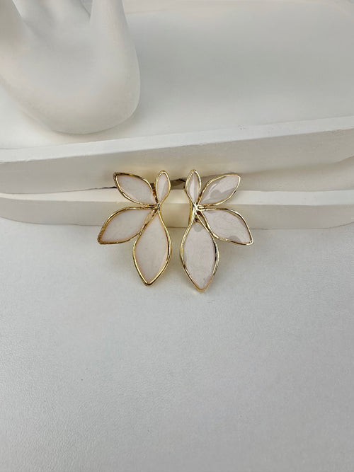 Beyaz Yaprak Desen Gold Küpe