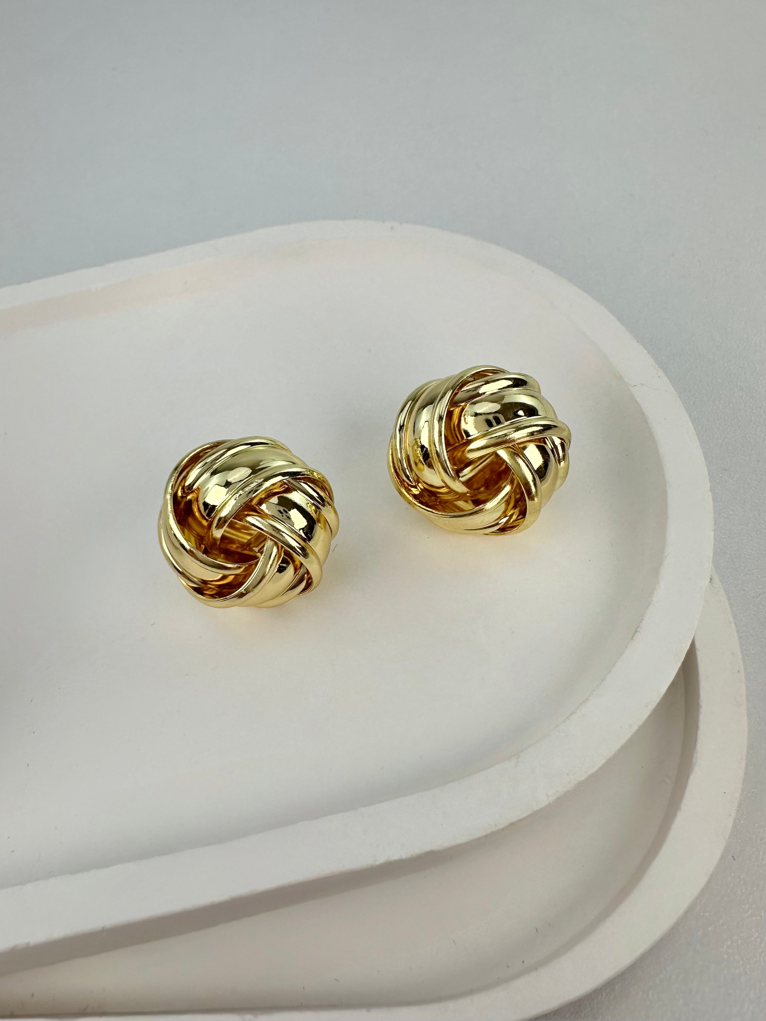 Sarmal Desenli Gold Küpe