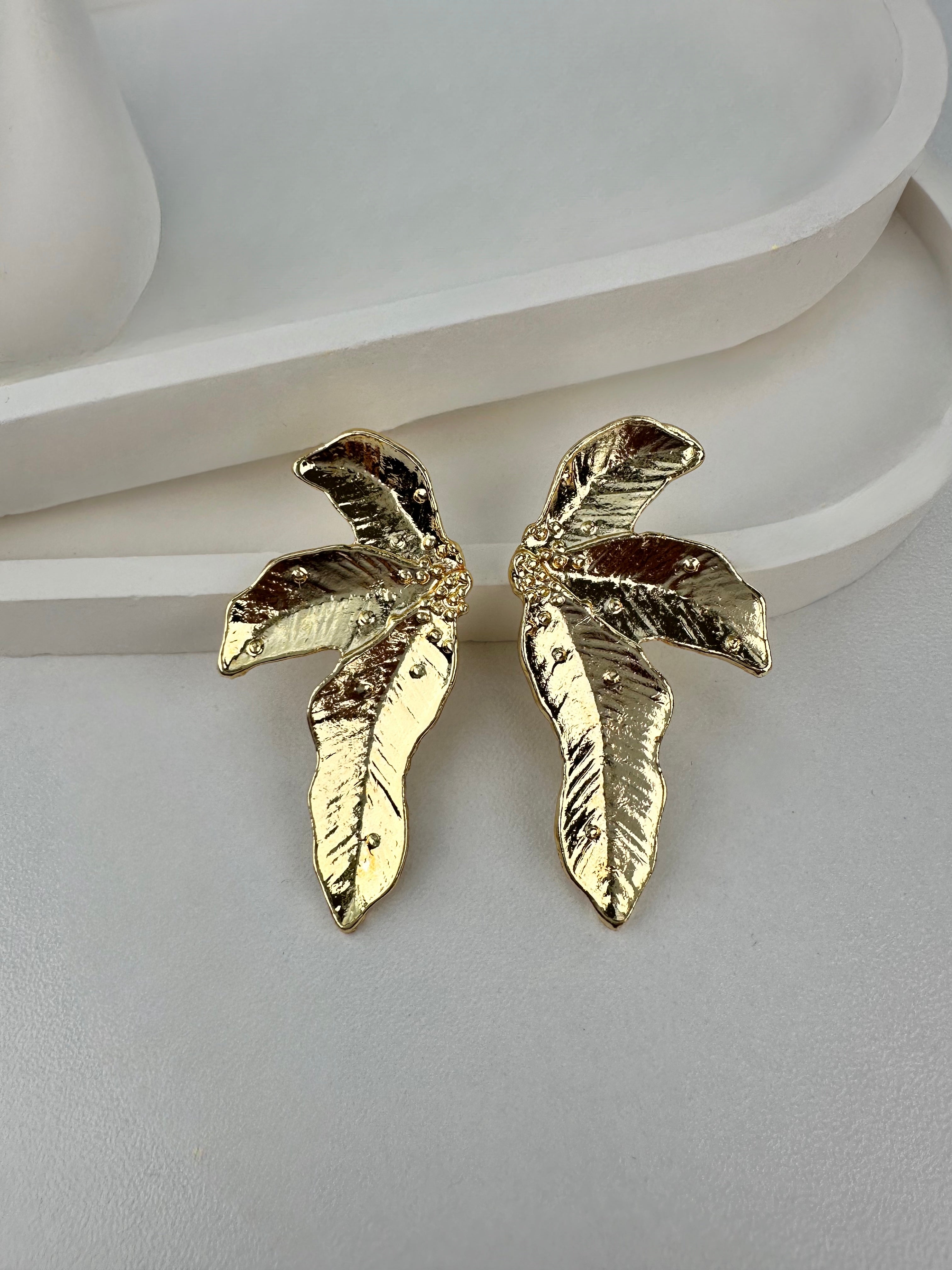 Yaprak Desen Gold Küpe