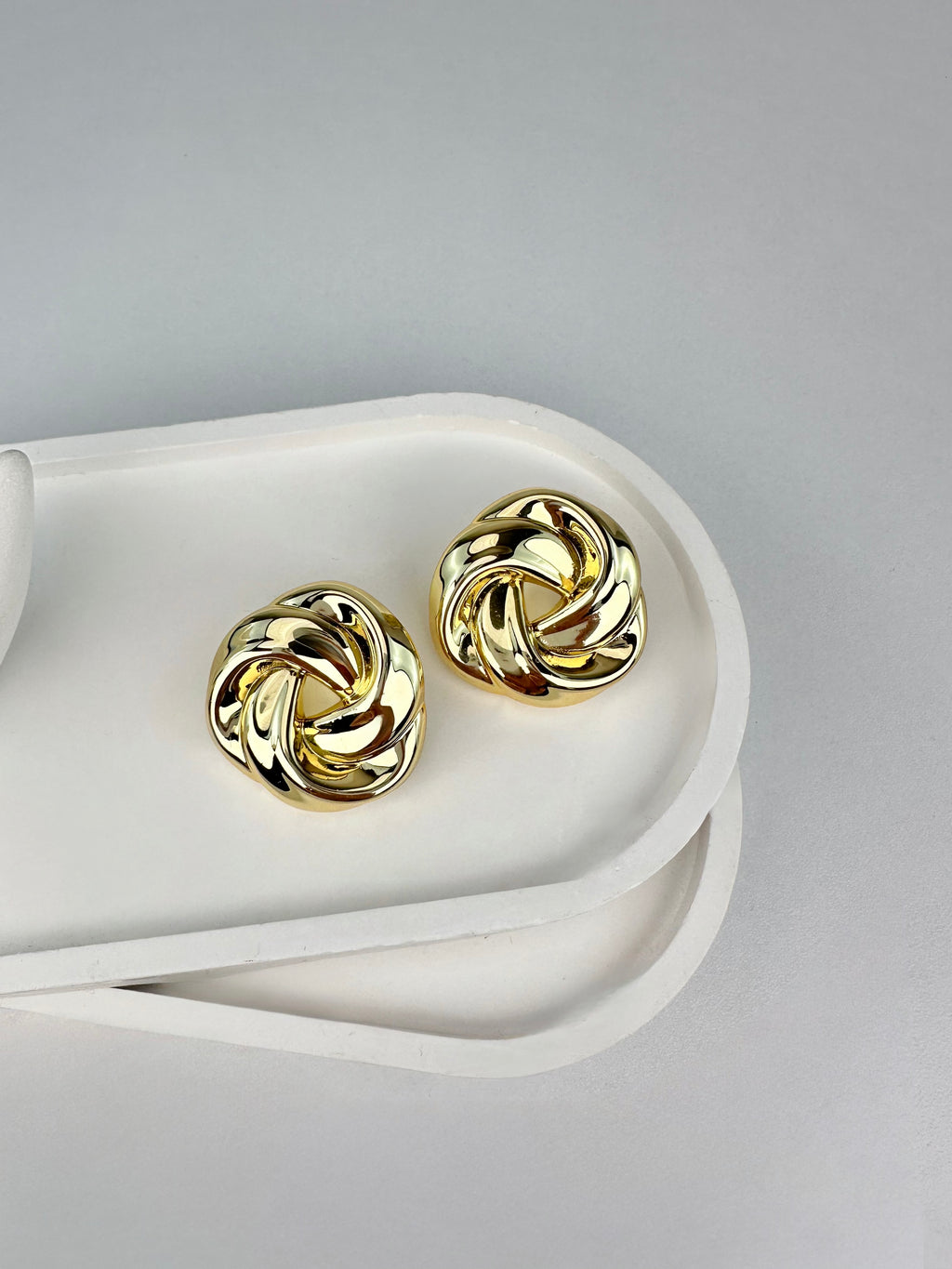 Düğümlü Sarmal Gold Küpe