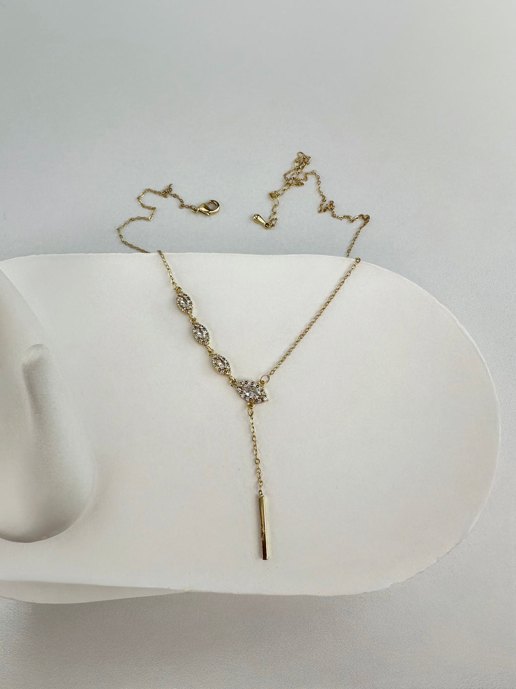 Taşlı Detay Gold Kolye