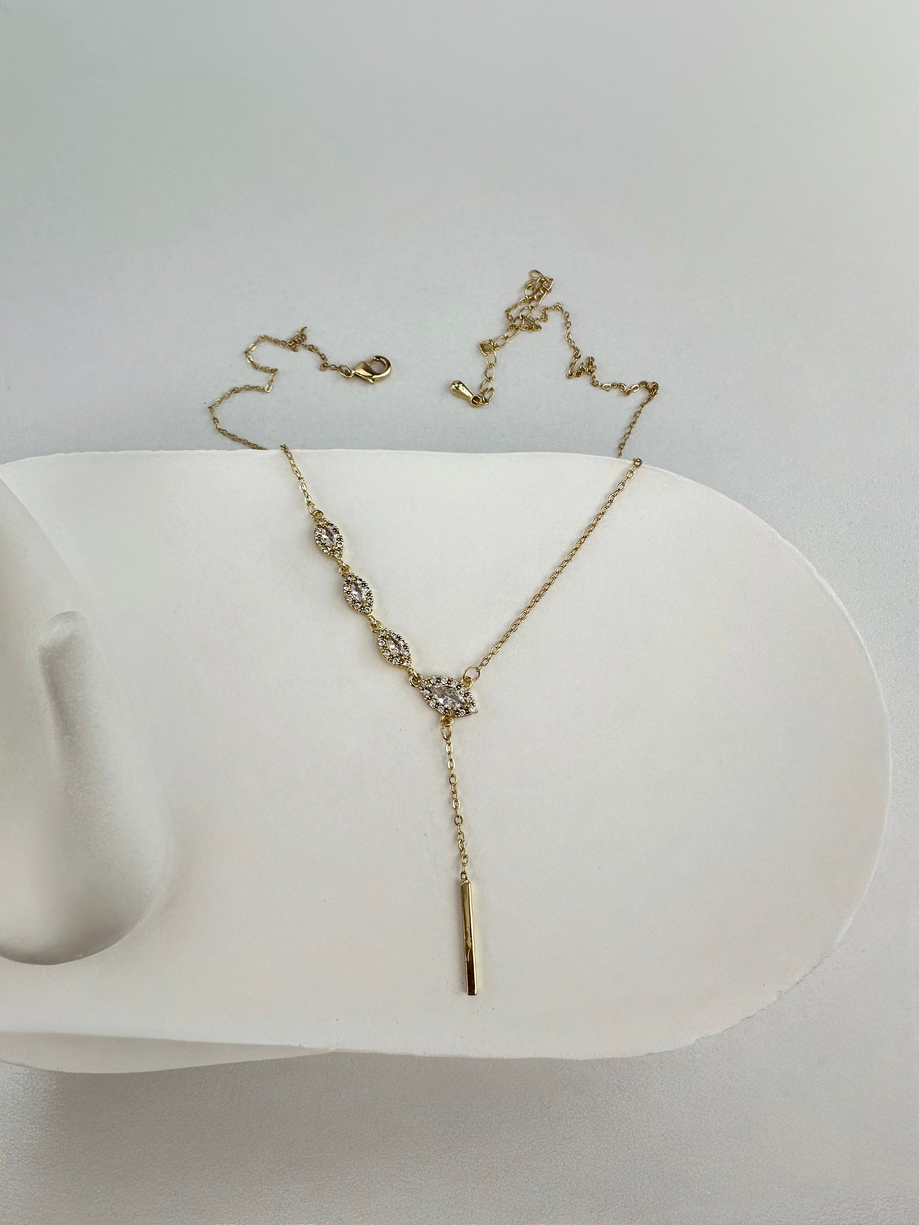 Taşlı Detay Gold Kolye
